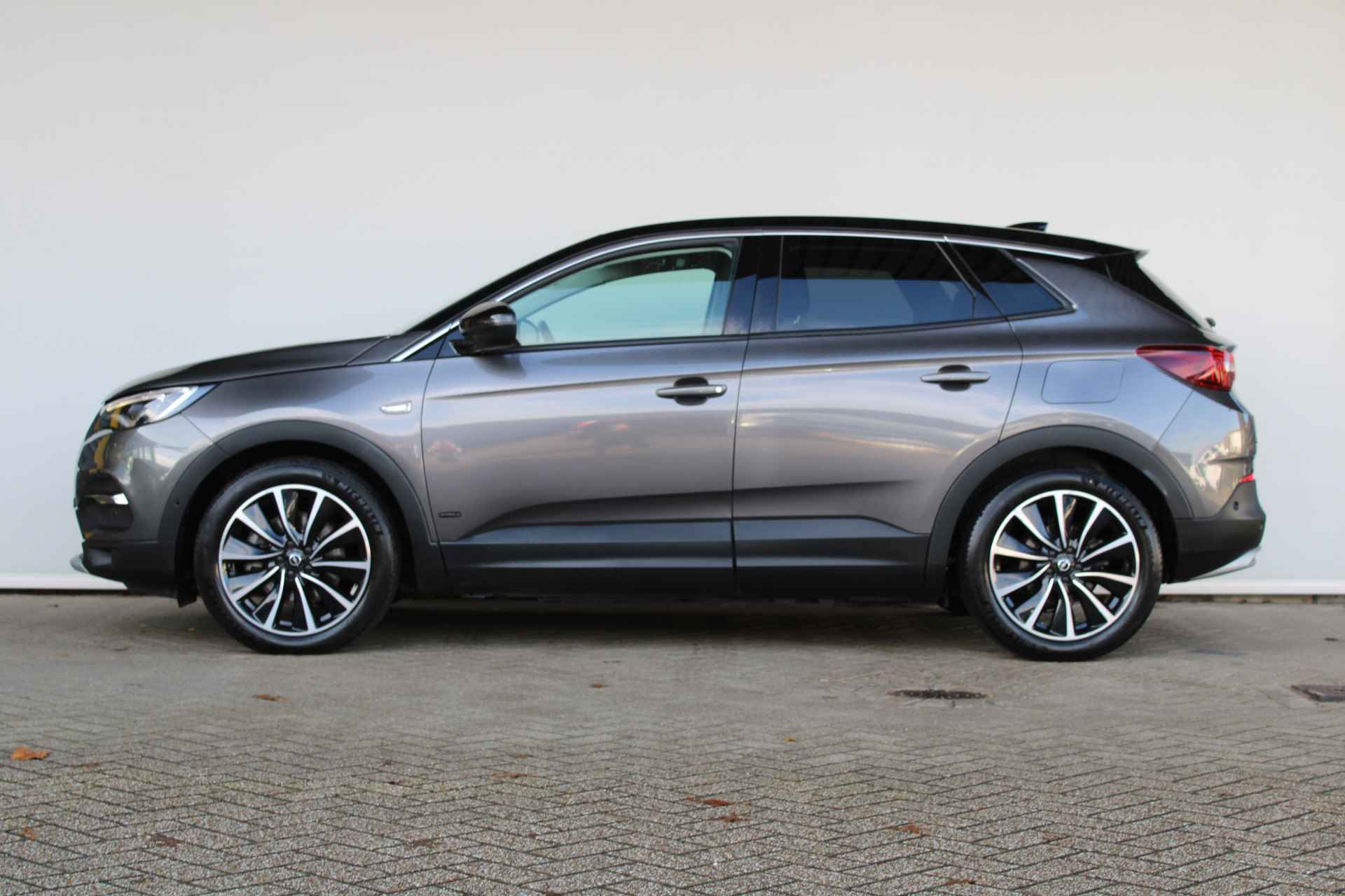 Opel Grandland X 1.6 Turbo Hybrid4 Ultimate - 9/36