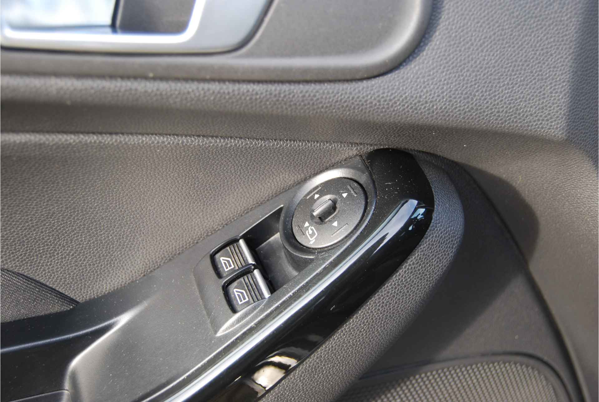 Ford Fiesta 1.0 EcoBoost Titanium | 100PK | NAVIGATIE | CRUISE CONTROL | 16 INCH VELGEN | D-RIEM VERVANGEN - 17/42