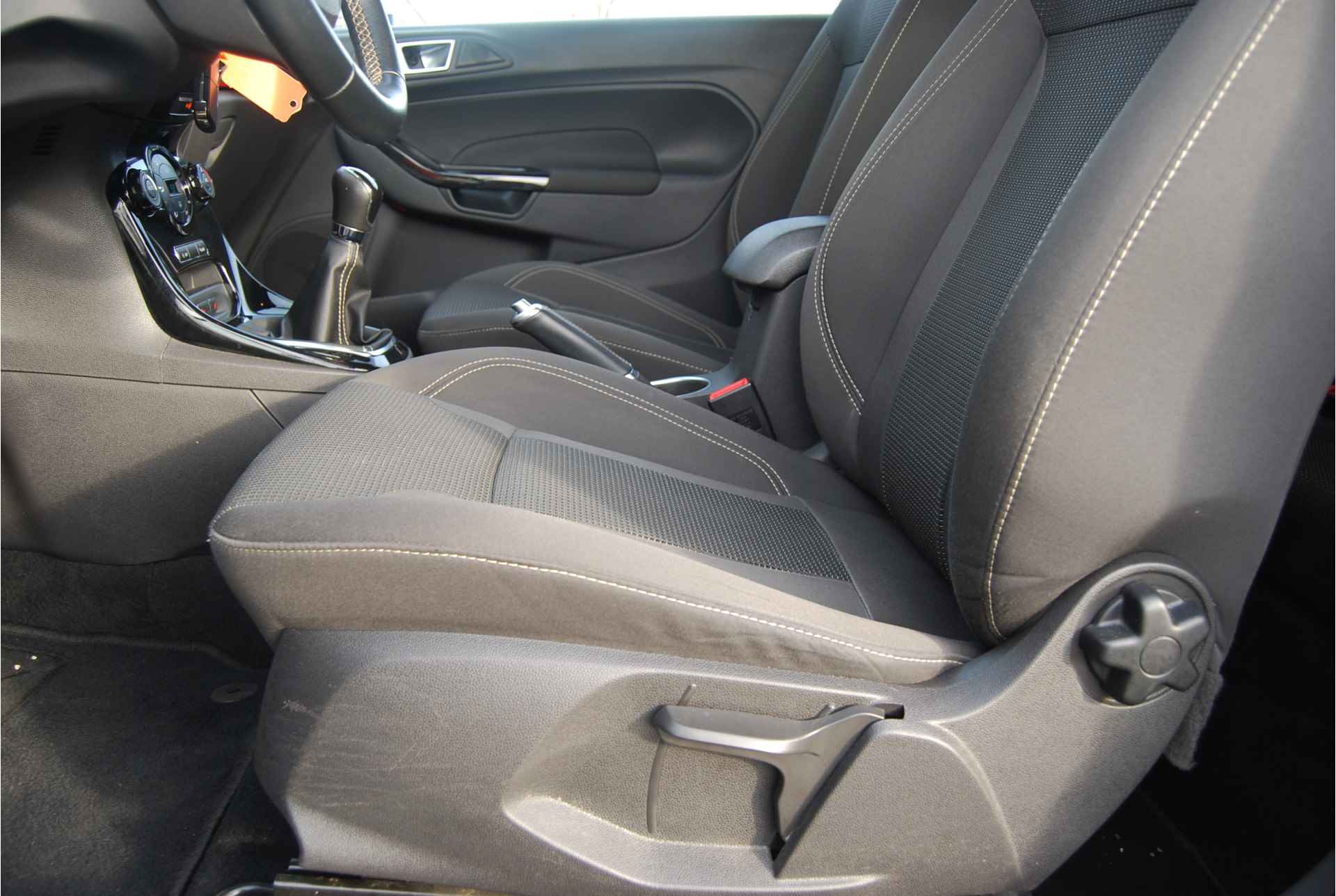Ford Fiesta 1.0 EcoBoost Titanium | 100PK | NAVIGATIE | CRUISE CONTROL | 16 INCH VELGEN | D-RIEM VERVANGEN - 19/42