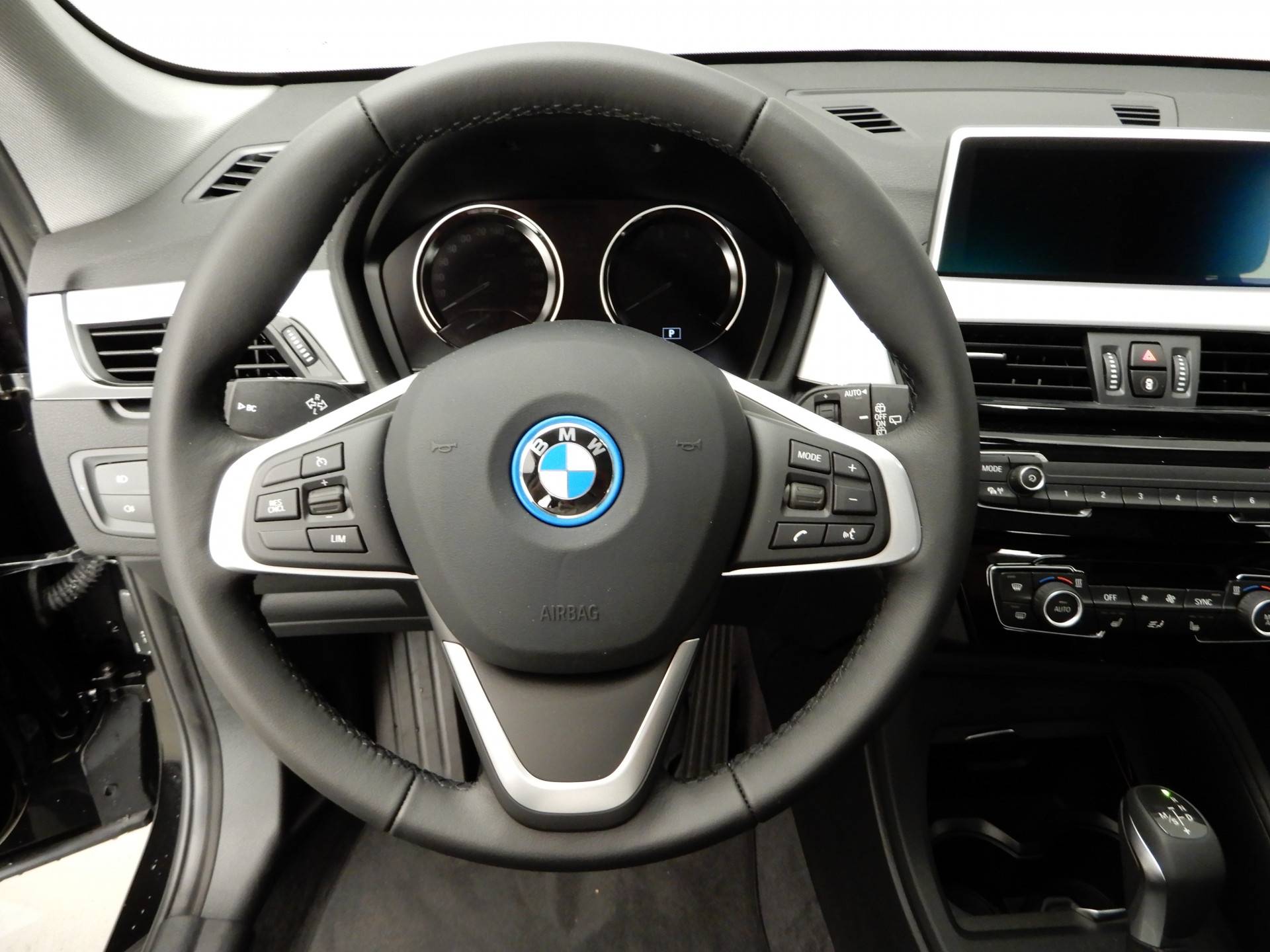 BMW X1 xDrive25e Hybride / LED / Navigatie / Trekhaak / Chrome line / Sportstoelen / DAB / Alu 17 inch - 11/35