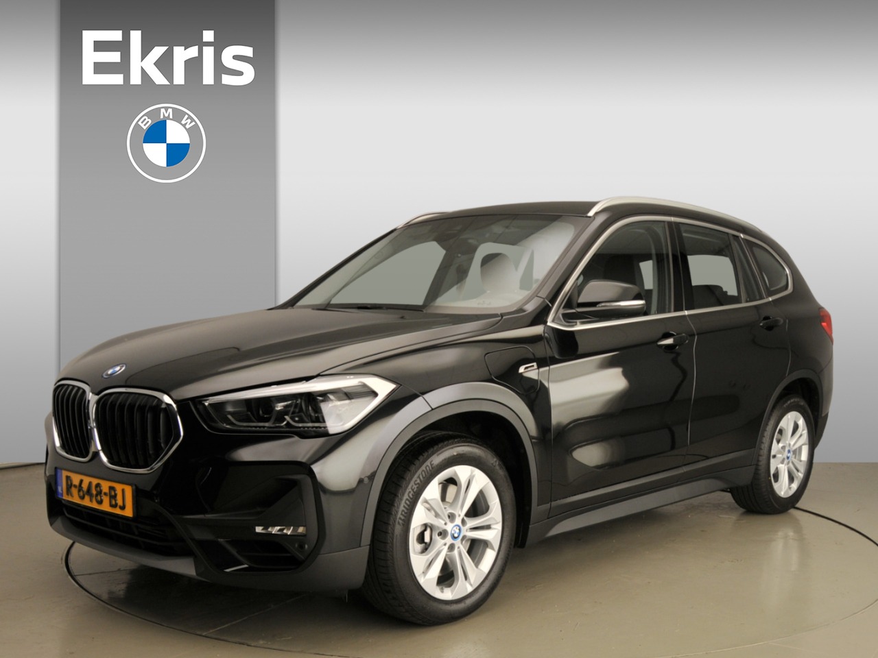 BMW X1 xDrive25e Hybride / LED / Navigatie / Trekhaak / Chrome line / Sportstoelen / DAB / Alu 17 inch bij viaBOVAG.nl