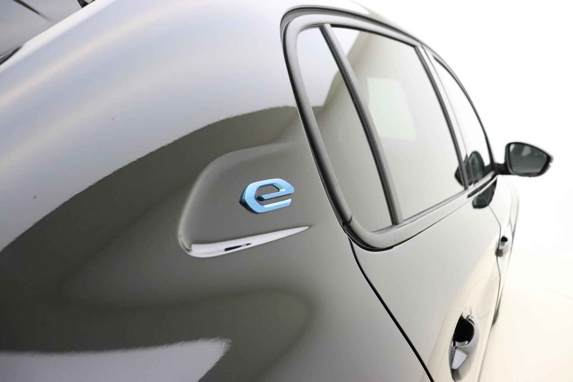 Peugeot e-208 EV GT 50 kWh 136 PK | Automaat | LMV | Camera | Stoelverwarming | Led | Cruise Control | Navigatie | Lane Assist | Dodehoek Detectie | 3D-Instrumentenpaneel | Voorraad Nieuw - 16/37