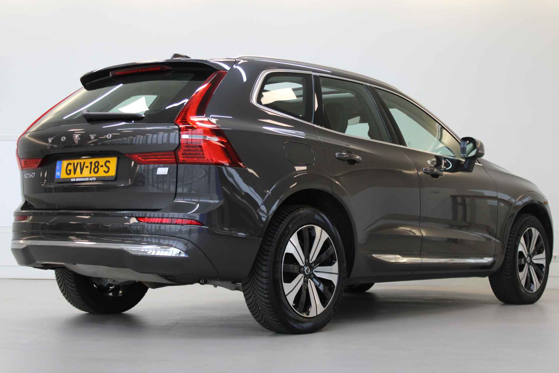 Volvo XC60 T6 350PK AWD Plus Bright | All Season | Panoramadak | Adapt LED | Iso Glas | Alarm - 3/57