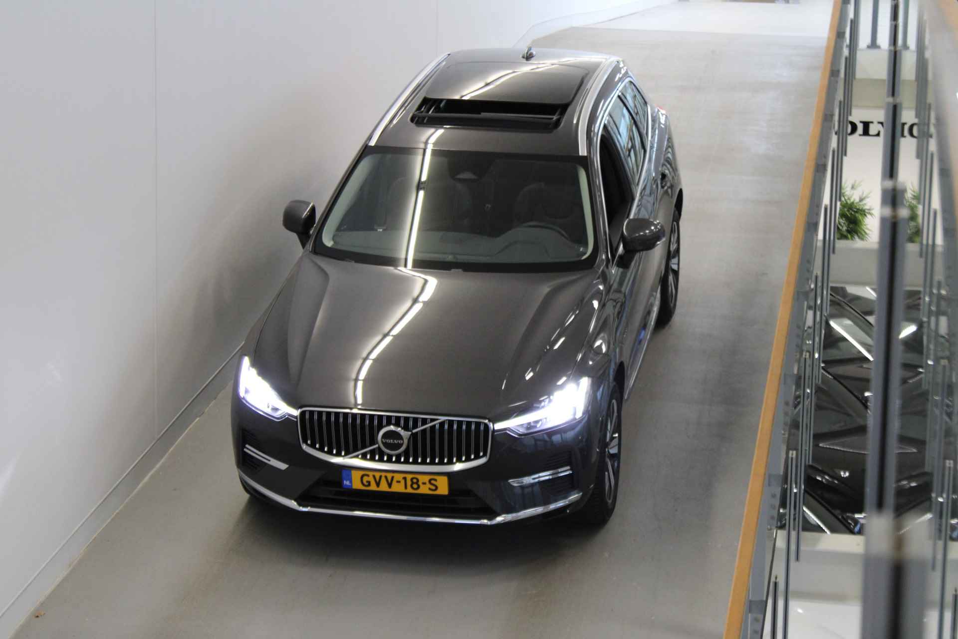 Volvo XC60 T6 350PK AWD Plus Bright | All Season | Panoramadak | Adapt LED | Iso Glas | Alarm - 21/57