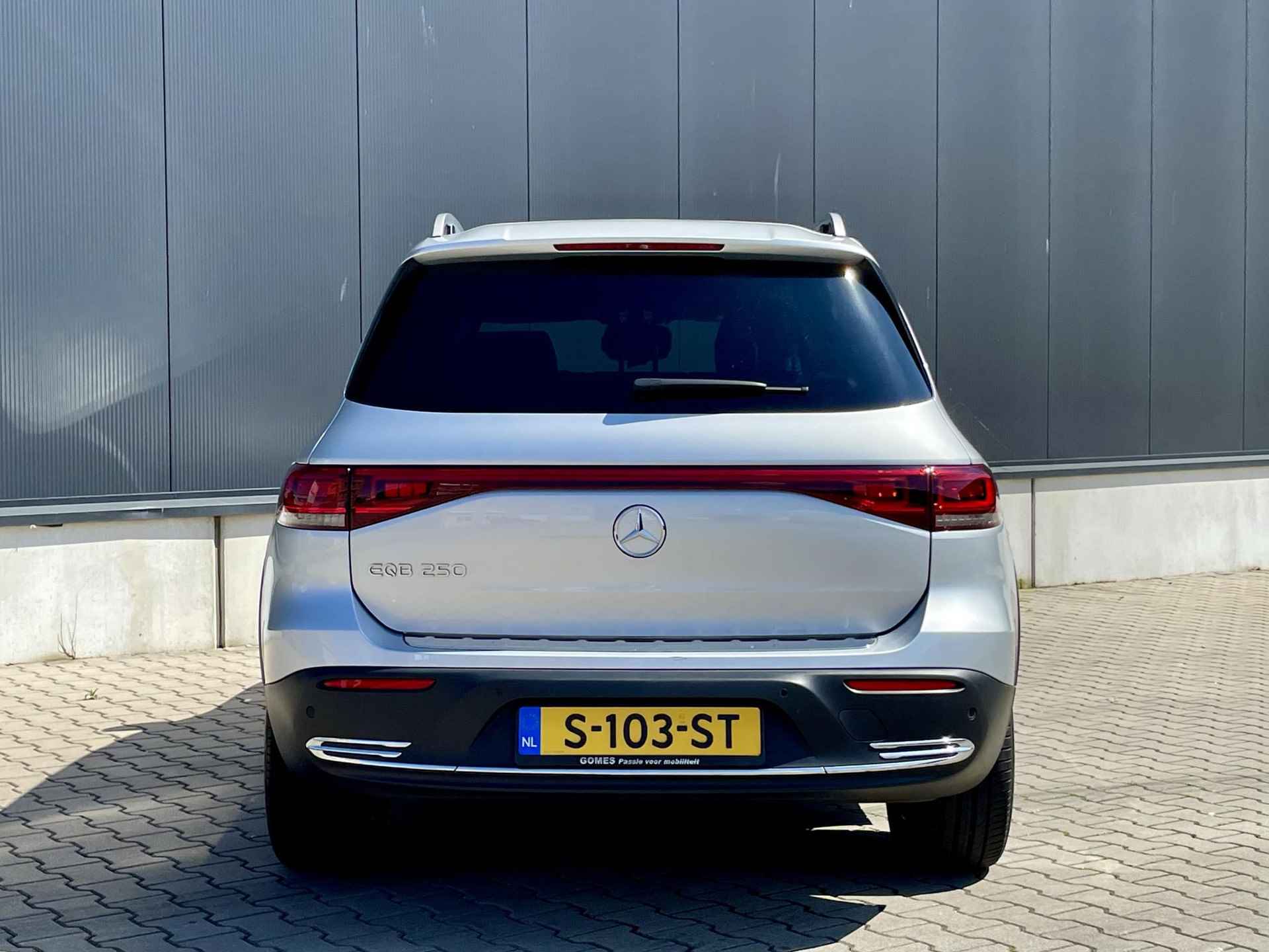 Mercedes-Benz EQB 250 | 7 Persoons | Sfeerverlichting | Achteruitrijcamera | Stoelverwarming - 24/24