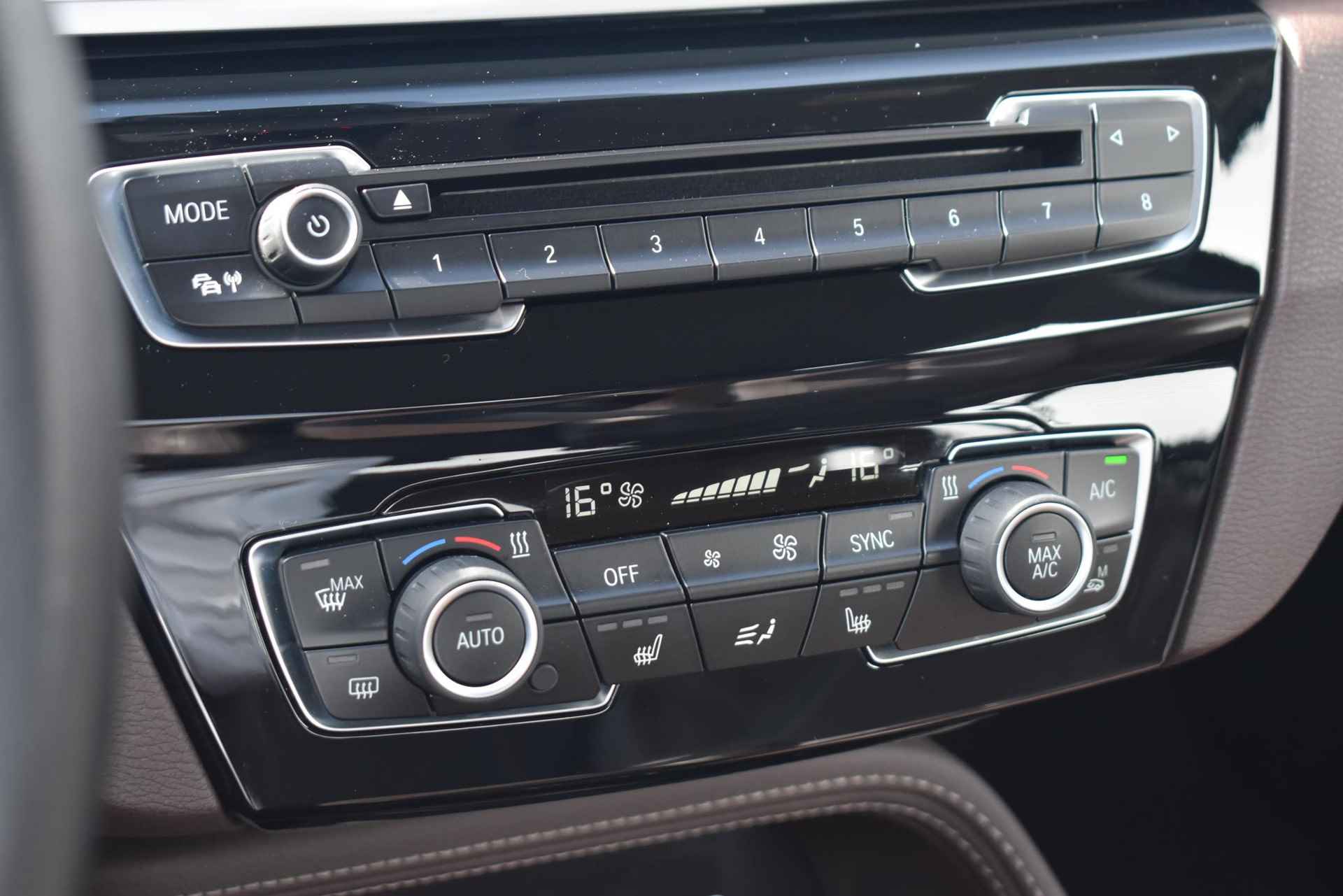 BMW X1 xDrive20i Centennial High Executive Elektrisch Bedienbare Achterklep audio-navigatie full map - 9/40