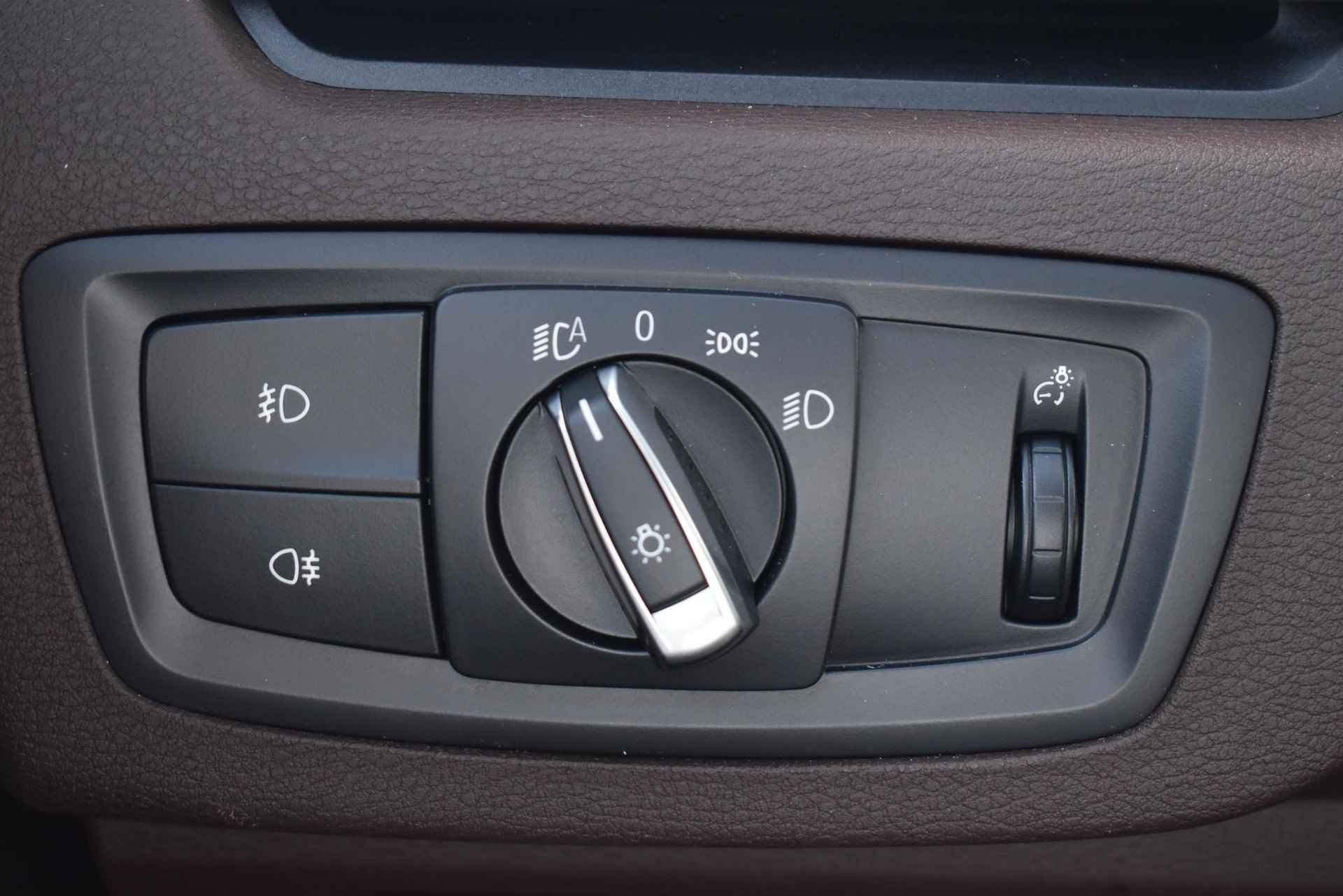 BMW X1 xDrive20i Centennial High Executive Elektrisch Bedienbare Achterklep audio-navigatie full map - 10/40