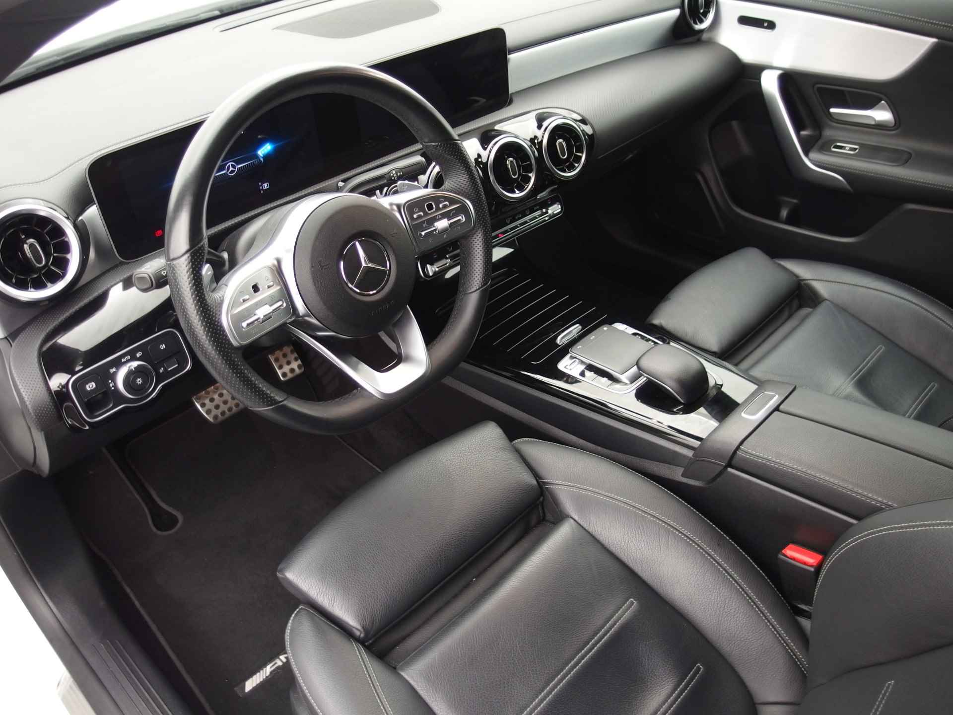 Mercedes-Benz CLA-Klasse Shooting Brake 180 d Advantage AMG-PAKKET AUTOMAAT / TREKHAAK / FULL LED / WIDE-SCREEN / LEDER / CAMERA / CARPLAY /  STOELVERW / NL-AUTO - 8/63