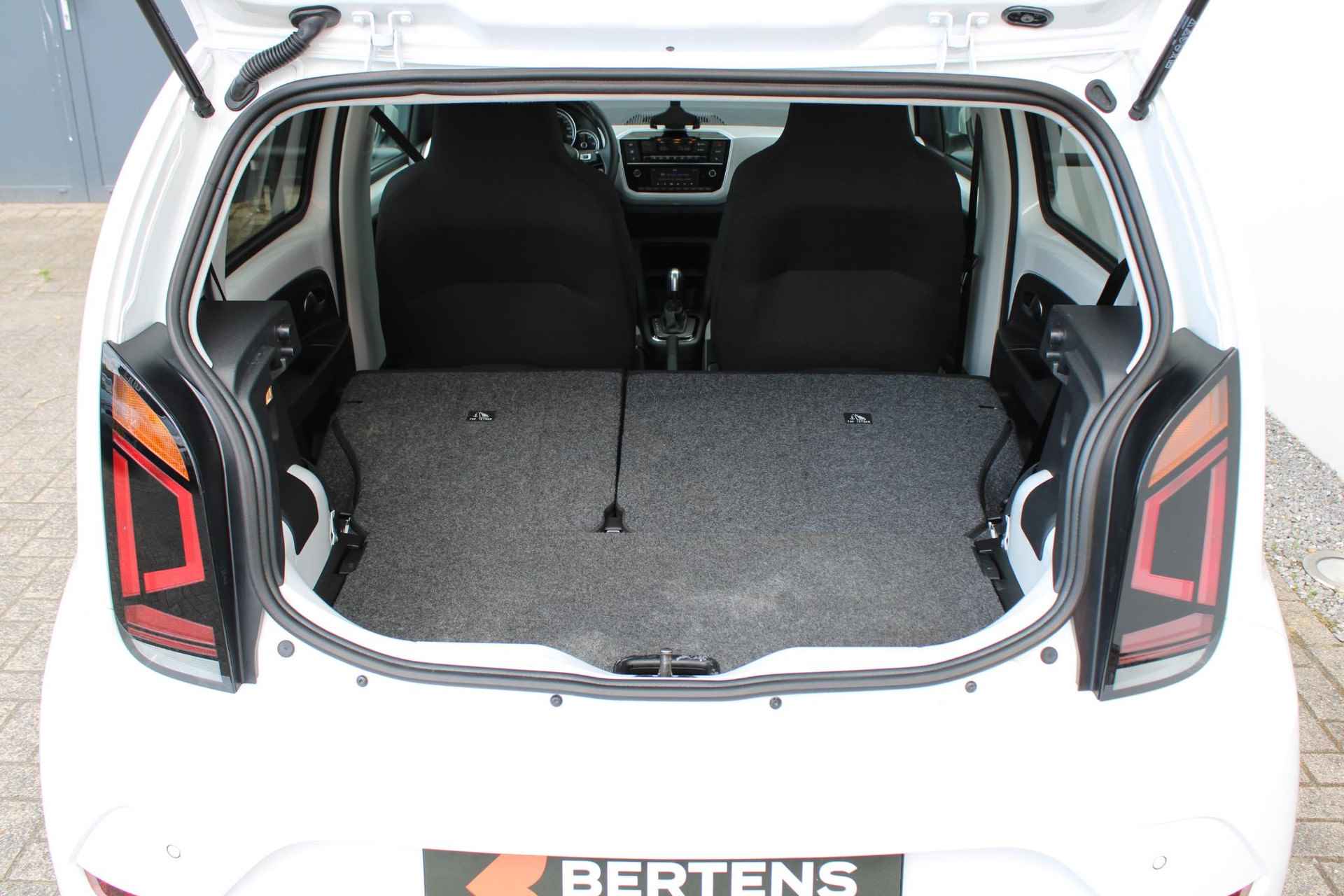 Volkswagen e-Up! e-up! Style | Parkeercamera | Verwarmde Stoelen- en Voorruit - 24/25