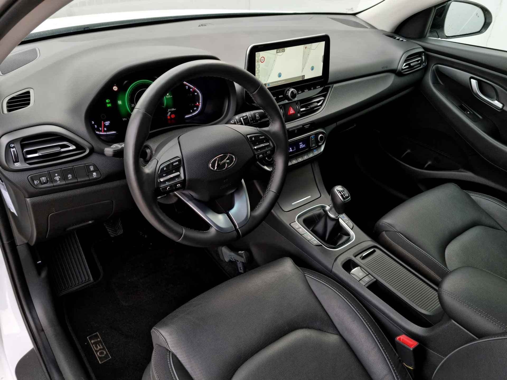 Hyundai i30 Wagon 1.5 T-GDi MHEV Premium / Private Lease Vanaf €629,- / Origineel NL / Lederen Bekleding - 29/43