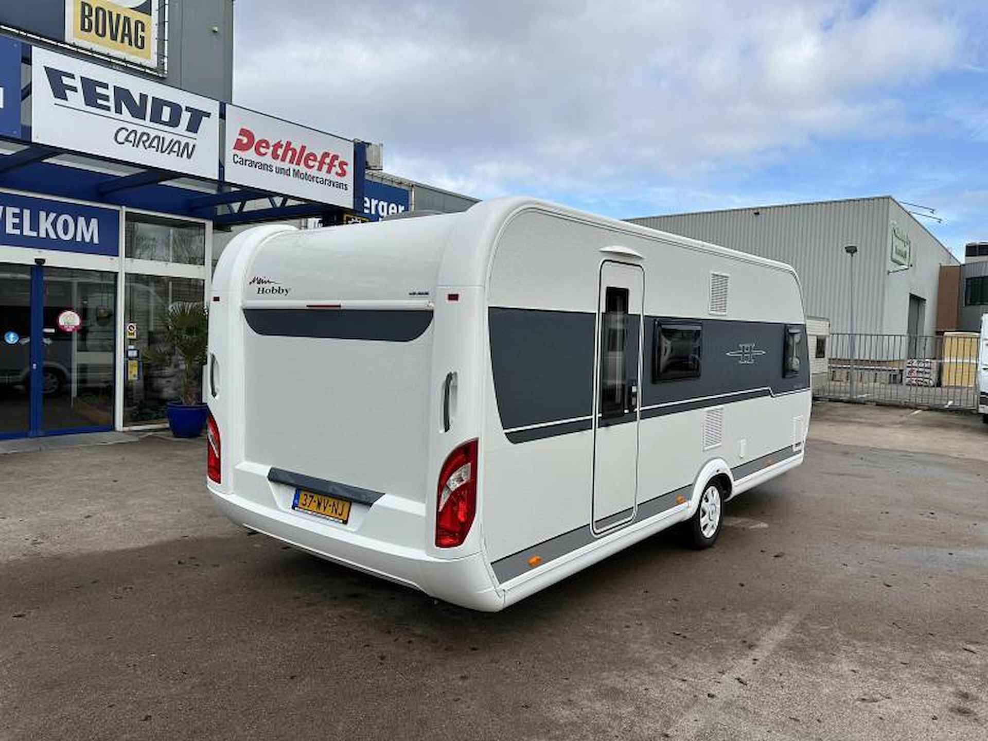 Hobby De luxe Easy 560 KMFE +voortent - 3/19