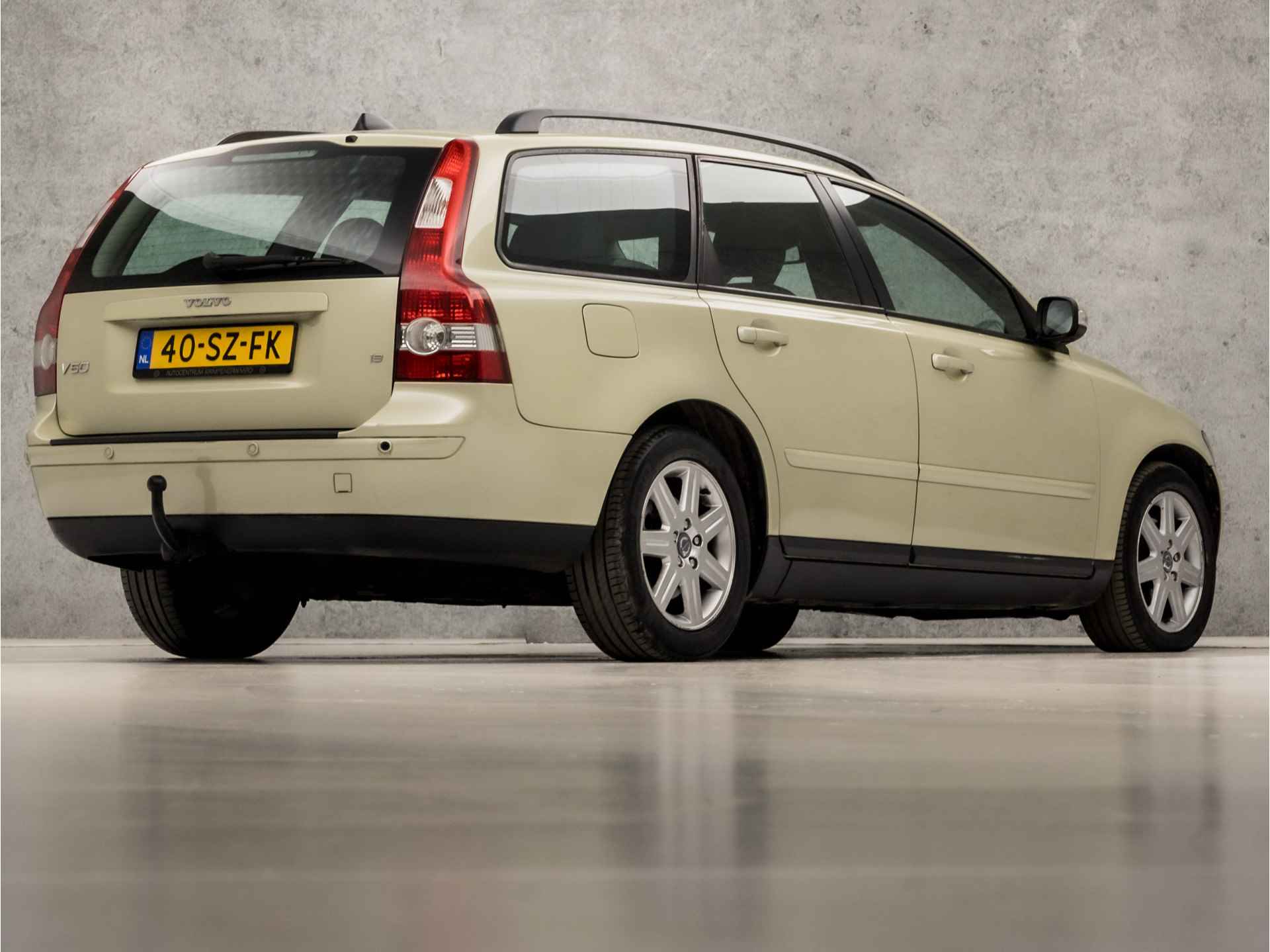 Volvo V50 1.8 Edition II (YOUNGTIMER, NAP, CLIMATE, CRUISE CONTROL, LEDER, XENON, BLUETOOTH, TREKHAAK, NIEUWE APK, NIEUWSTAAT) - 5/31