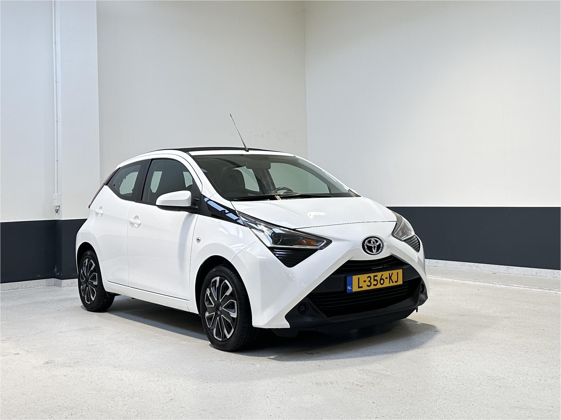 Toyota Aygo 1.0 VVT-i x-play cabrio | Apple Carplay| Navigatie | Camera | NL | 1 Eig |