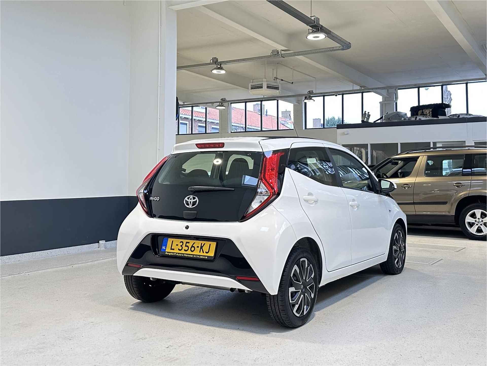 Toyota Aygo 1.0 VVT-i x-play cabrio | Apple Carplay| Navigatie | Camera | NL | 1 Eig | - 3/33