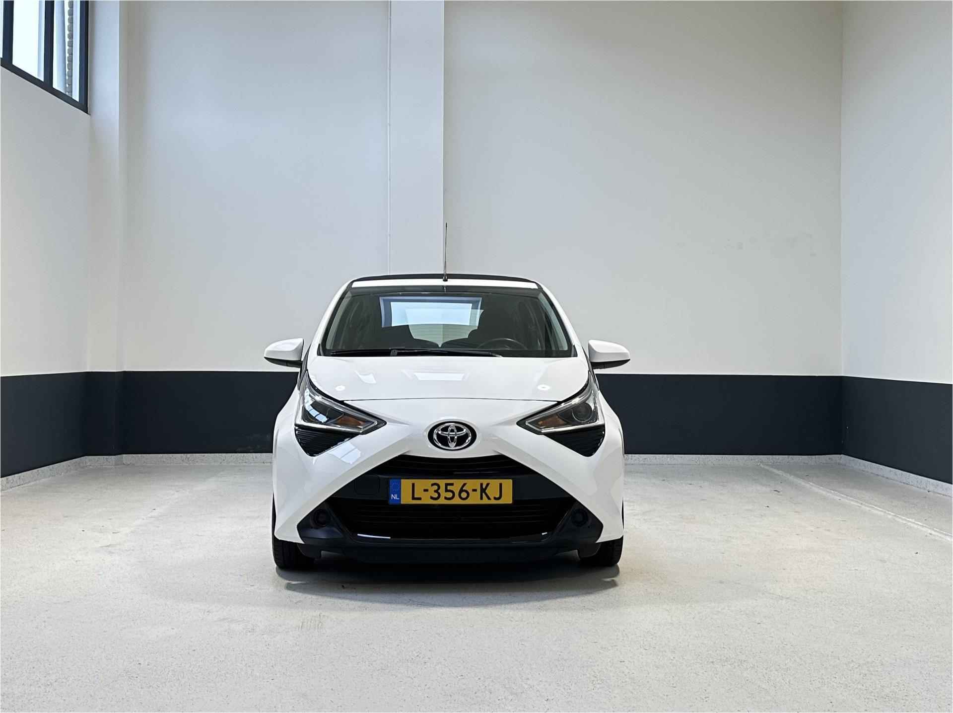 Toyota Aygo 1.0 VVT-i x-play cabrio | Apple Carplay| Navigatie | Camera | NL | 1 Eig | - 5/33