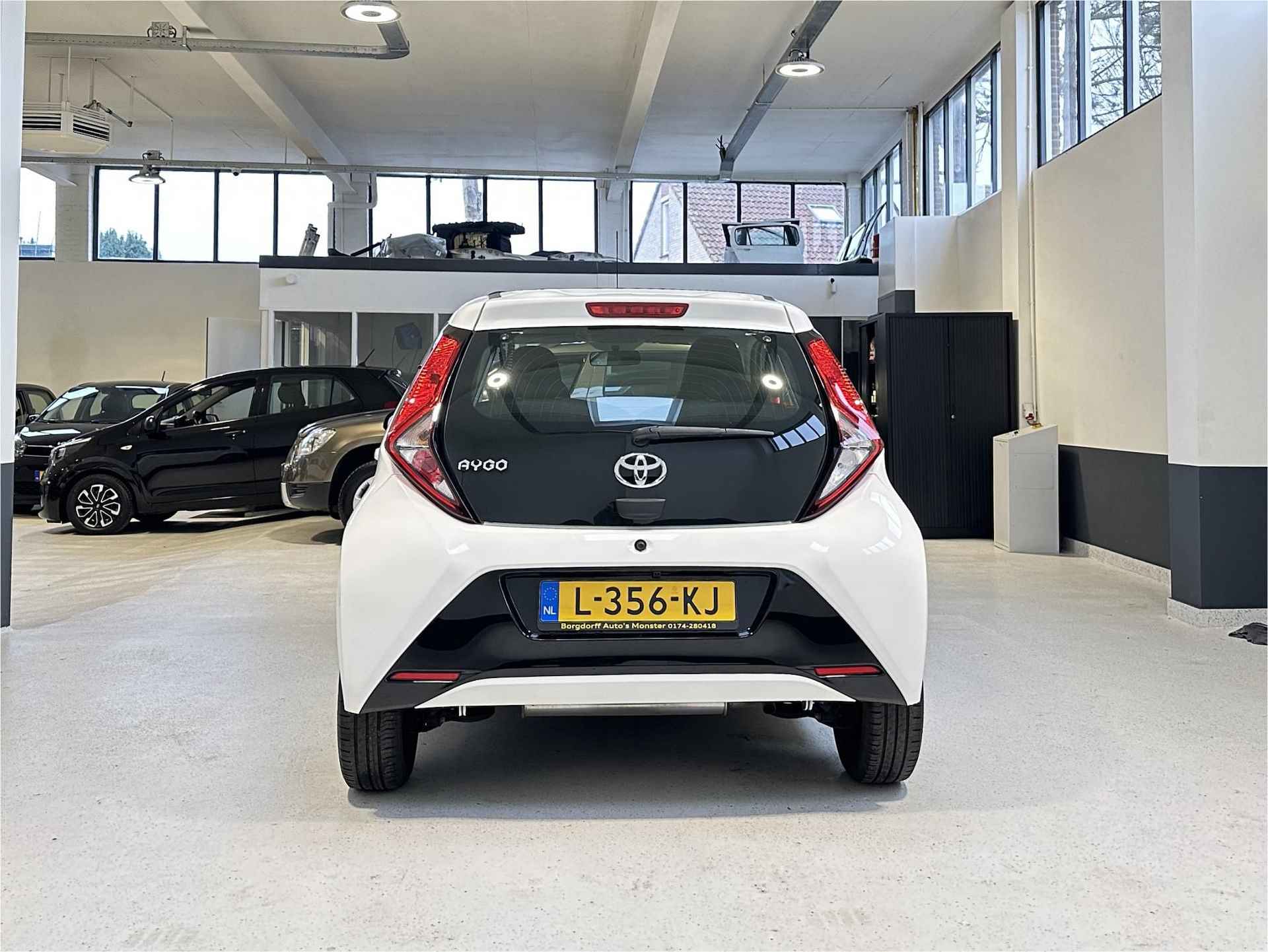 Toyota Aygo 1.0 VVT-i x-play cabrio | Apple Carplay| Navigatie | Camera | NL | 1 Eig | - 6/33