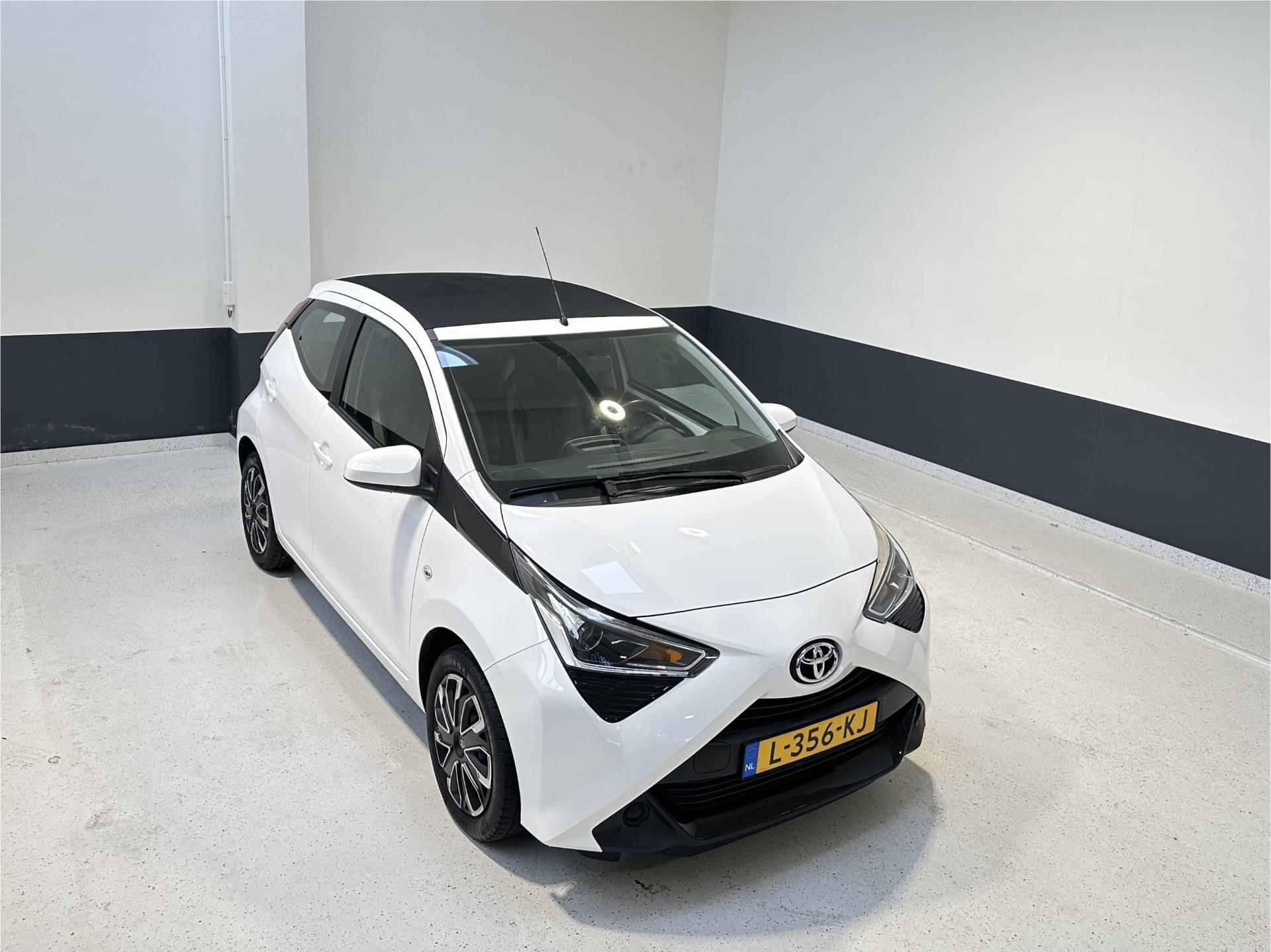 Toyota Aygo 1.0 VVT-i x-play cabrio | Apple Carplay| Navigatie | Camera | NL | 1 Eig | - 7/33