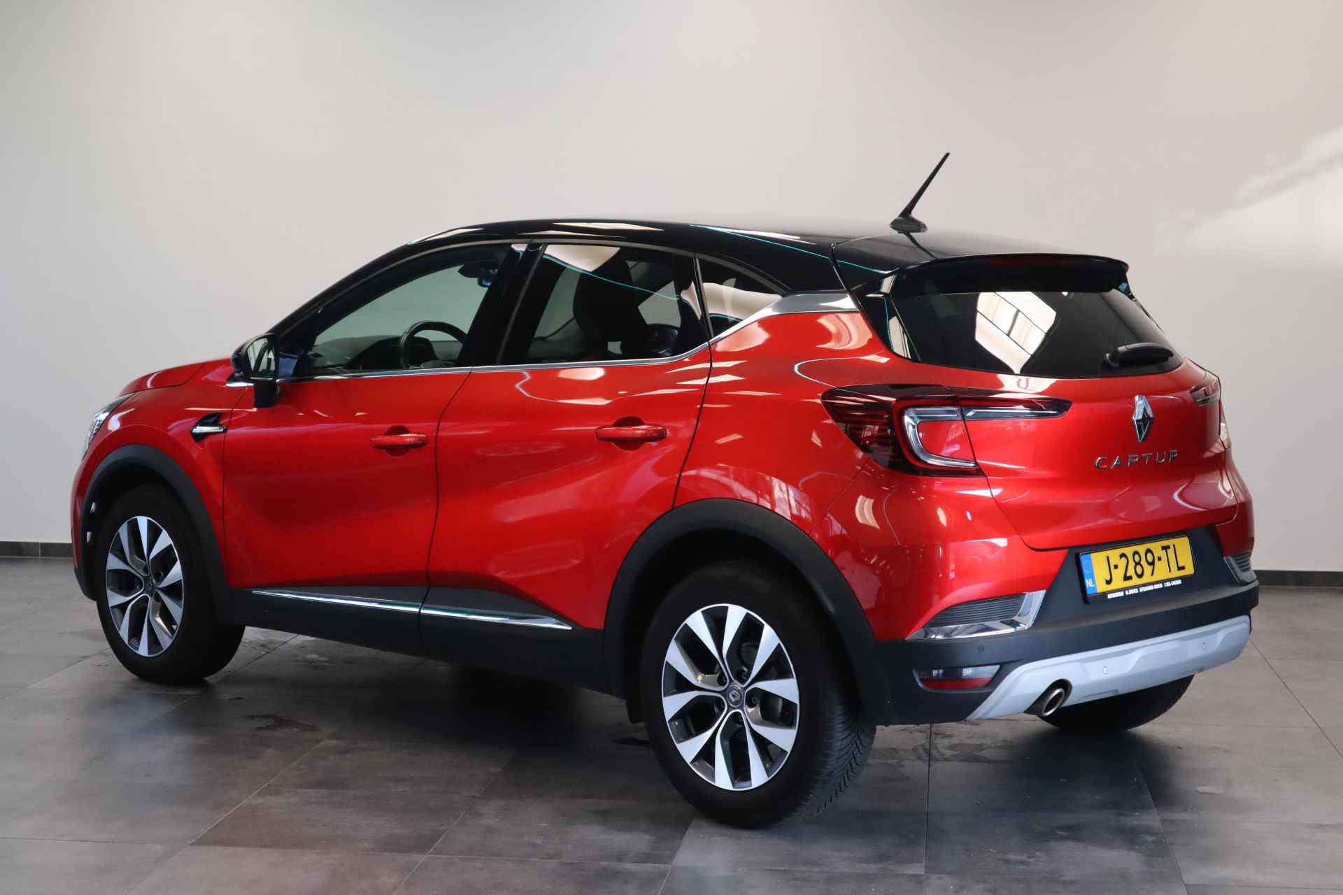 Renault Captur 1.3 TCe 130 Intens Automaat 130PK Navigatie Cruise Control Two tone lak,17LMV All season. - 3/24