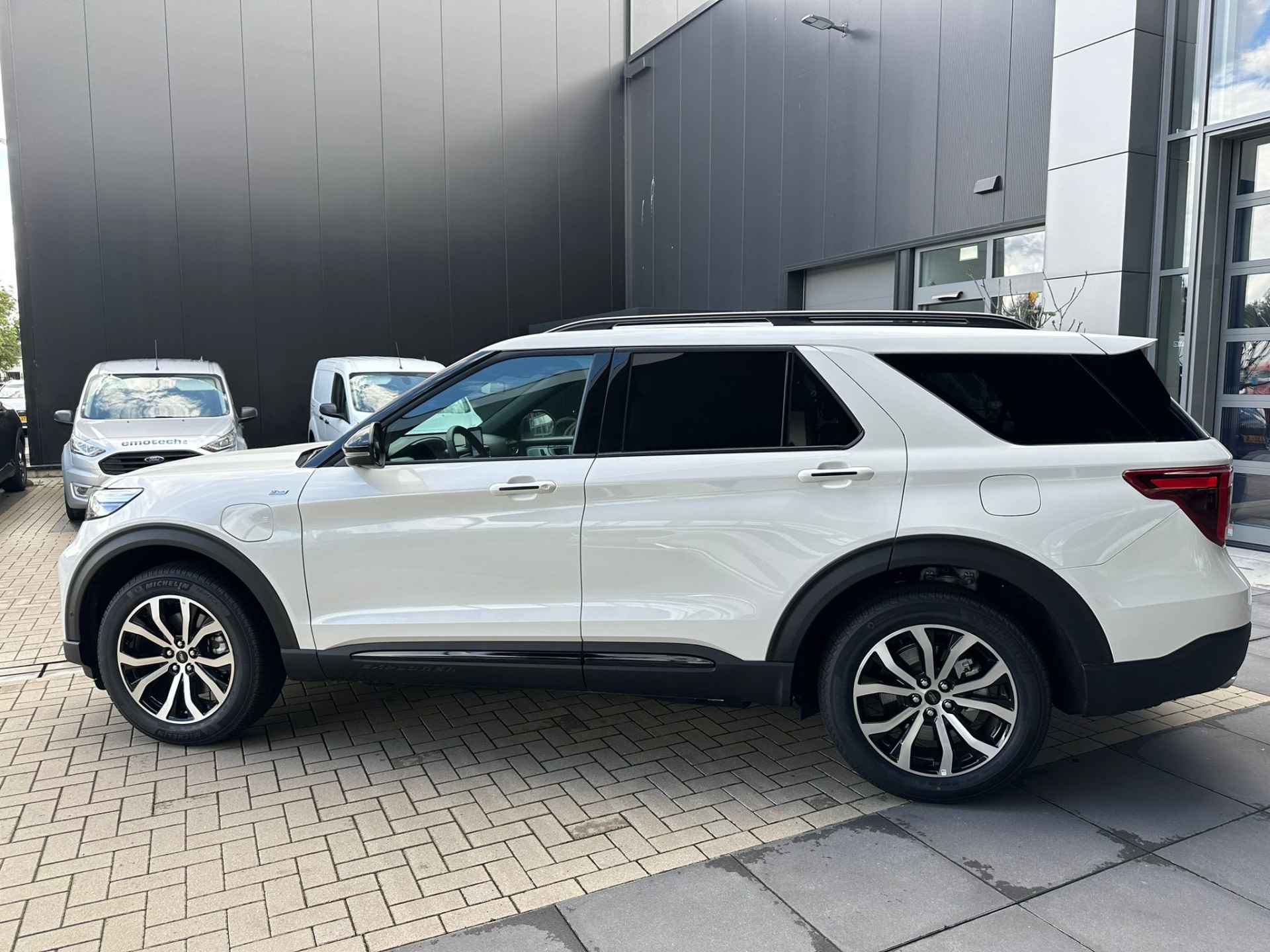 Ford Explorer 3.0 V6 EcoBoost PHEV ST-Line - 16/43