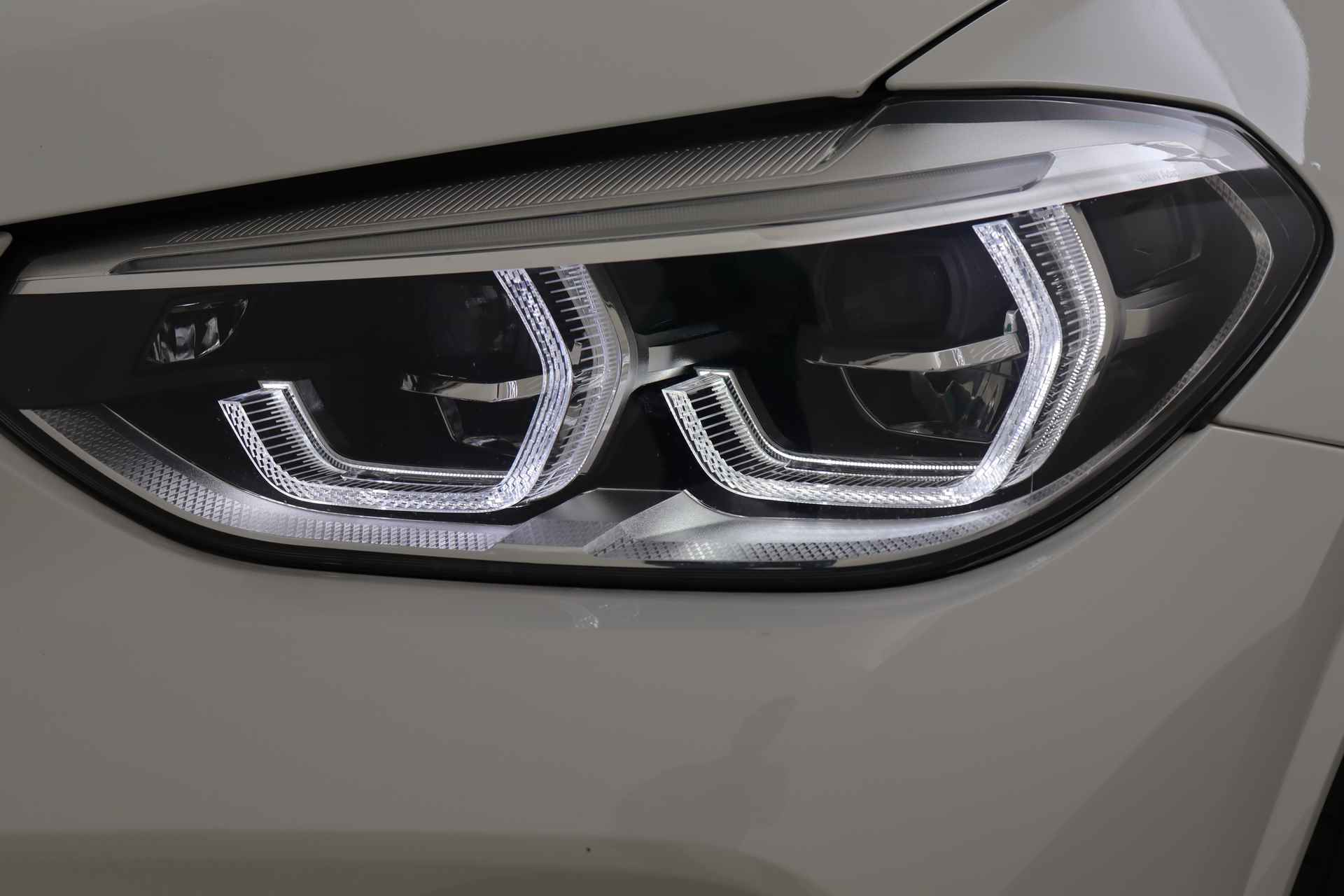 BMW X3 M40i xDrive High Executive Automaat / Panoramadak / Trekhaak /Harman Kardon / Head-Up / Adaptief M onderstel / Sportstoelen / Stoelverwarming / Parking Assistant Plus - 51/61