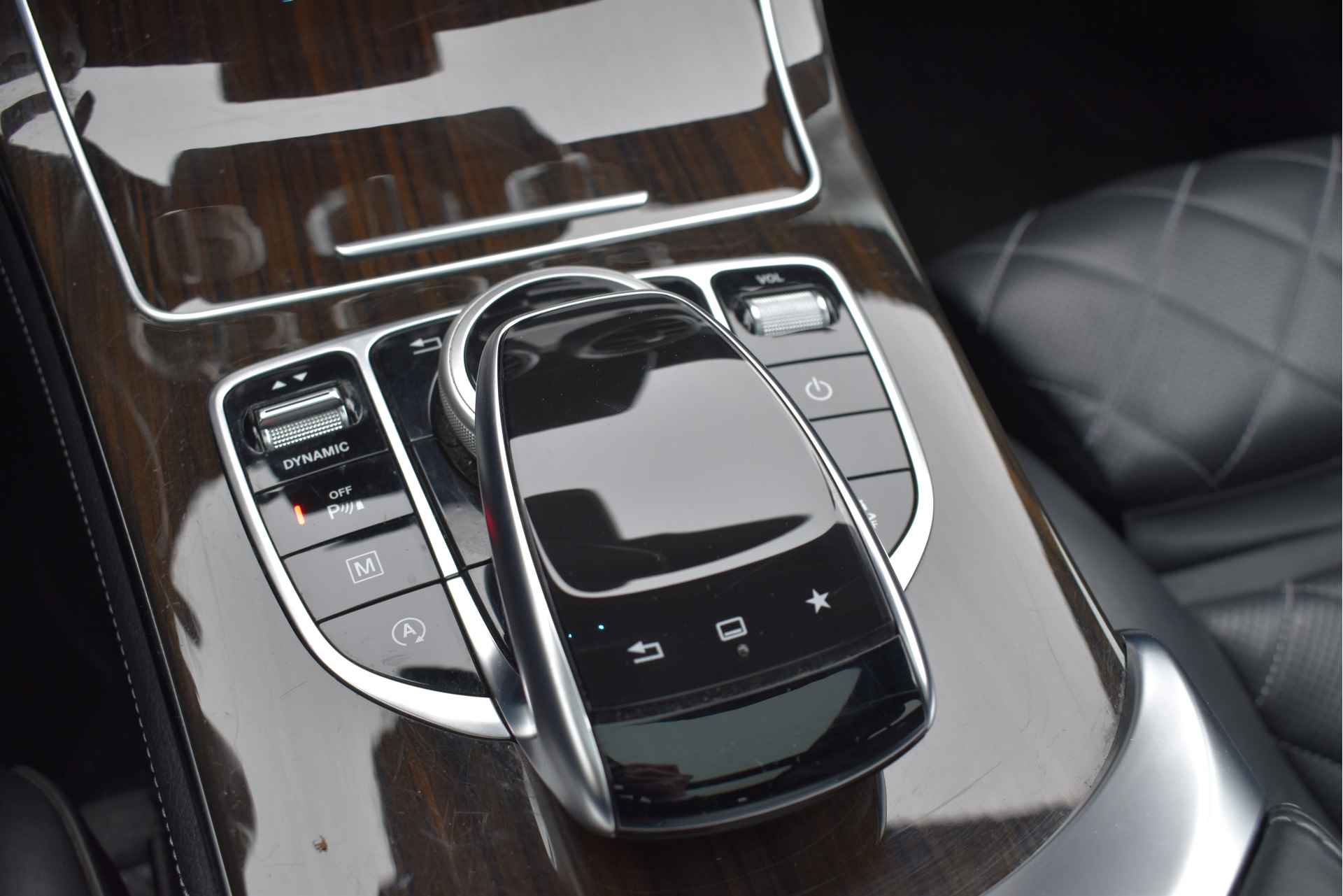 Mercedes-Benz GLC 250 4MATIC | FIRST EDITION | AMG Styling | Pano.dak | Camera | Elekt.trekhaak | Designo leder | Sfeerverl. | Full LED | Allweather - 25/80