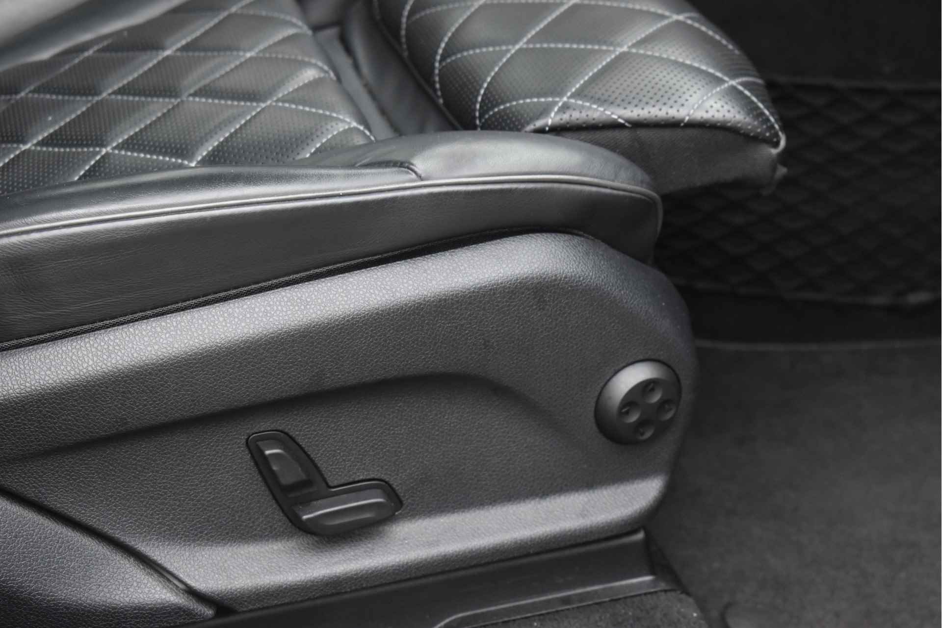 Mercedes-Benz GLC 250 4MATIC | FIRST EDITION | AMG Styling | Pano.dak | Camera | Elekt.trekhaak | Designo leder | Sfeerverl. | Full LED | Allweather - 46/80