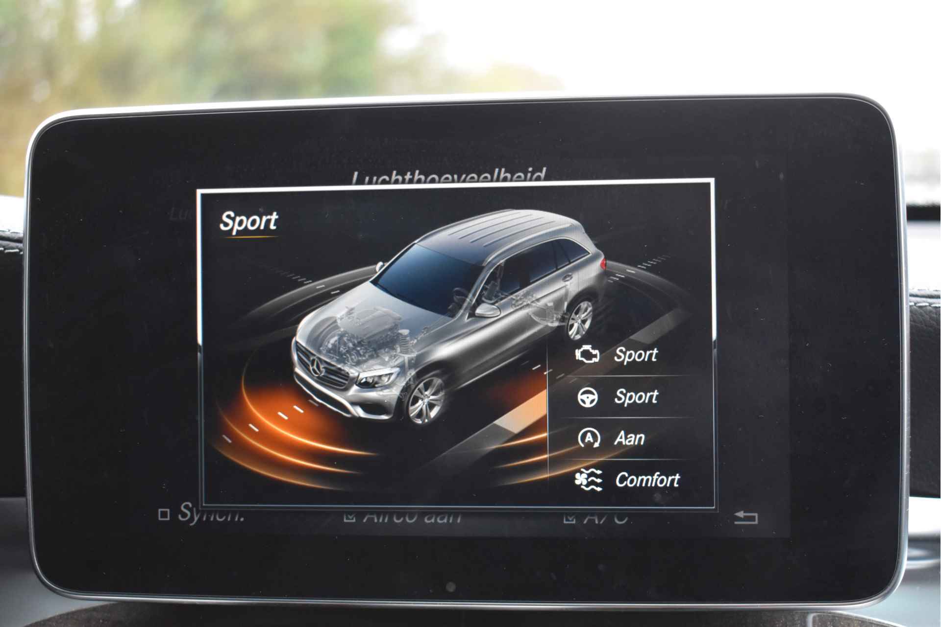 Mercedes-Benz GLC 250 4MATIC | FIRST EDITION | AMG Styling | Pano.dak | Camera | Elekt.trekhaak | Designo leder | Sfeerverl. | Full LED | Allweather - 76/80