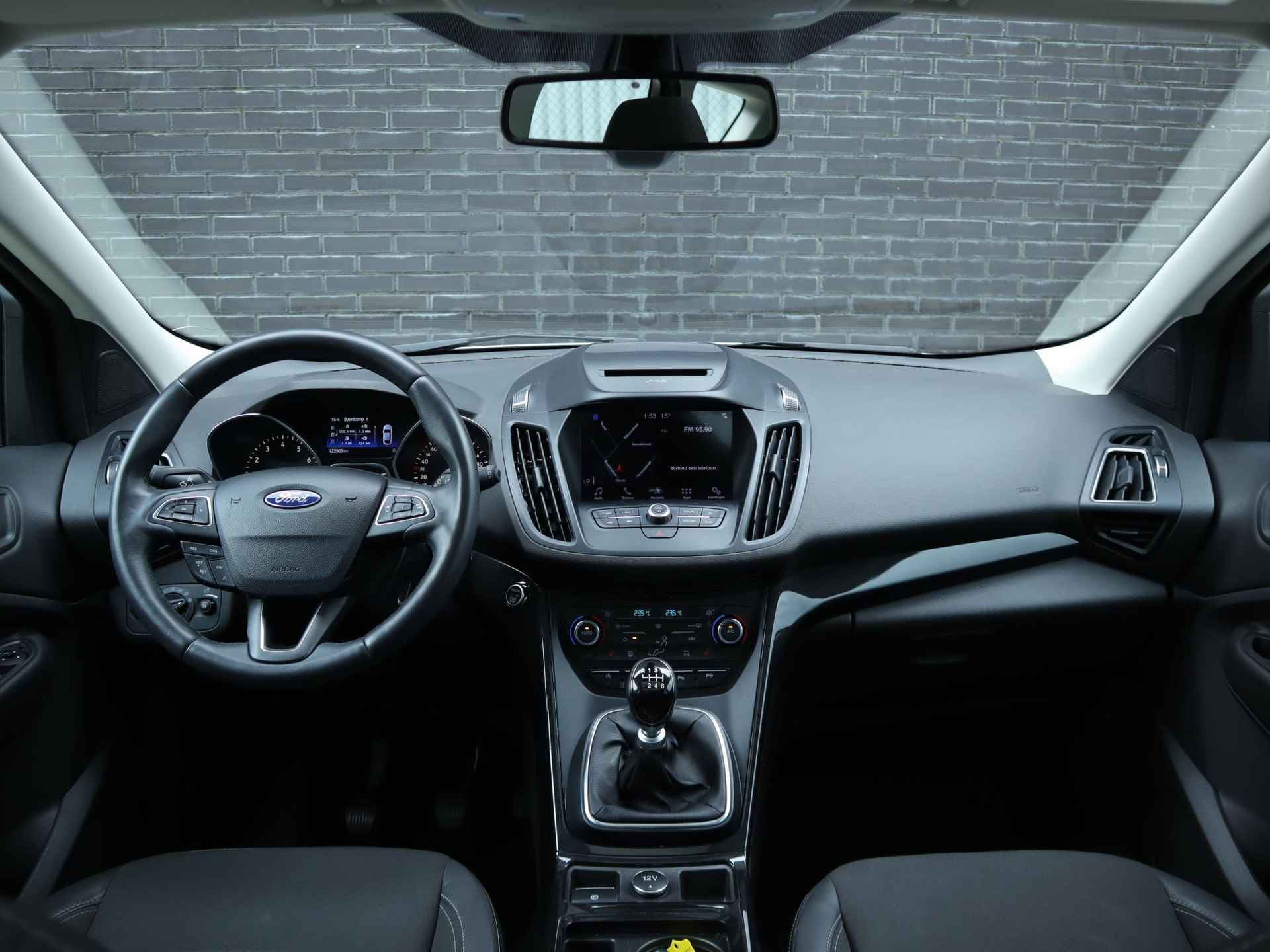 Ford Kuga 1.5 EcoBoost Titanium 120pk | Stoel- stuur en voorruitverwarming | Panoramadak | 1.800kg trekgewicht | Navigatie | All season banden - 15/44
