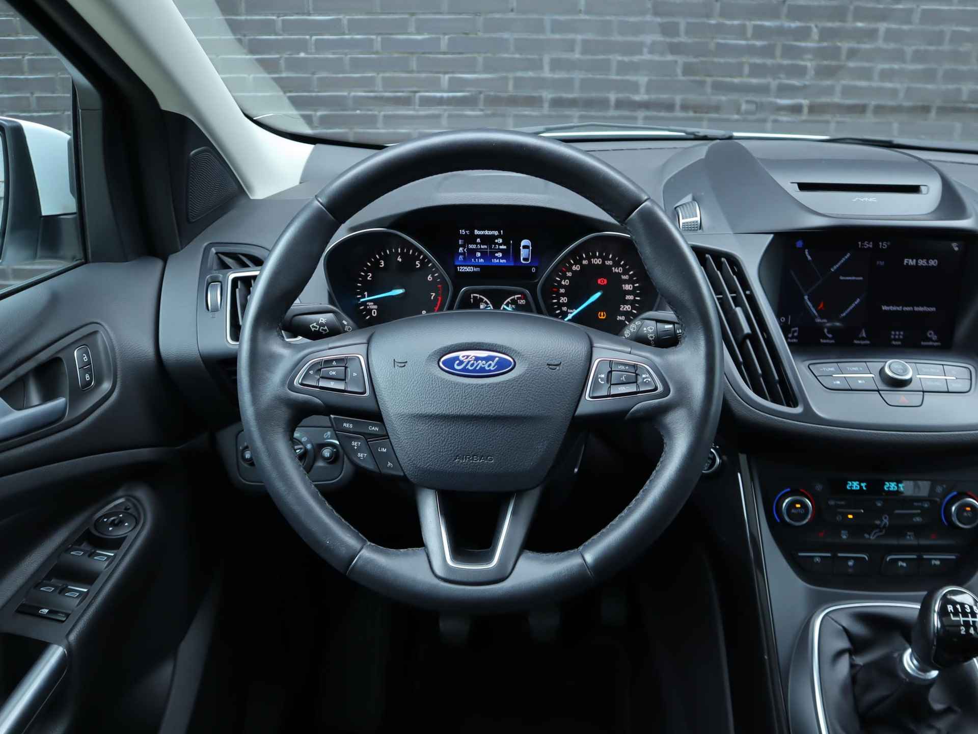 Ford Kuga 1.5 EcoBoost Titanium 120pk | Stoel- stuur en voorruitverwarming | Panoramadak | 1.800kg trekgewicht | Navigatie | All season banden - 17/44