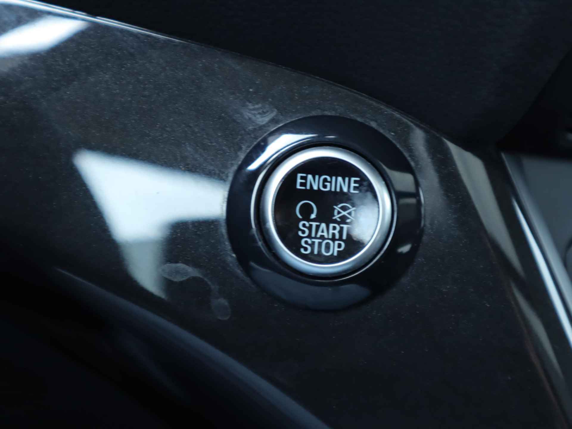 Ford Kuga 1.5 EcoBoost Titanium 120pk | Stoel- stuur en voorruitverwarming | Panoramadak | 1.800kg trekgewicht | Navigatie | All season banden - 19/44