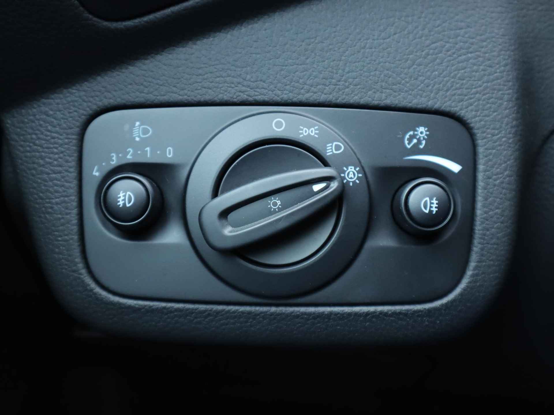Ford Kuga 1.5 EcoBoost Titanium 120pk | Stoel- stuur en voorruitverwarming | Panoramadak | 1.800kg trekgewicht | Navigatie | All season banden - 34/44