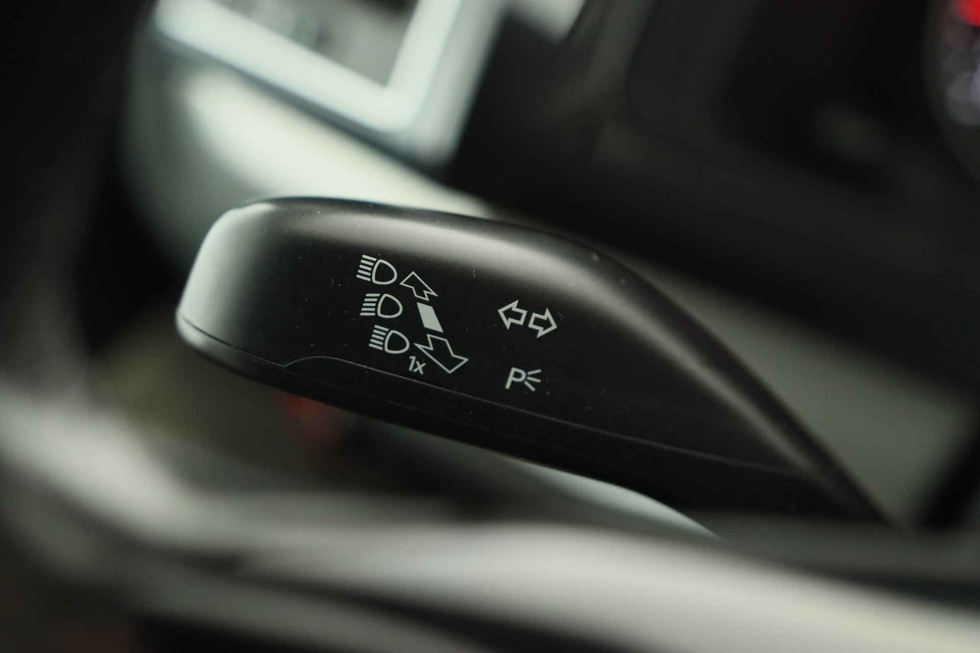 Volkswagen California 2.0 DSG 4 Motion | Dealer Onderhouden! | StandKachel | Elektrisch Hefdak | Luifel |  LED | Navi | Clima | Stoelverwarming | Cruise Adaptive | Trekhaak | Fietsendrager | Adaptief Onders - 40/62