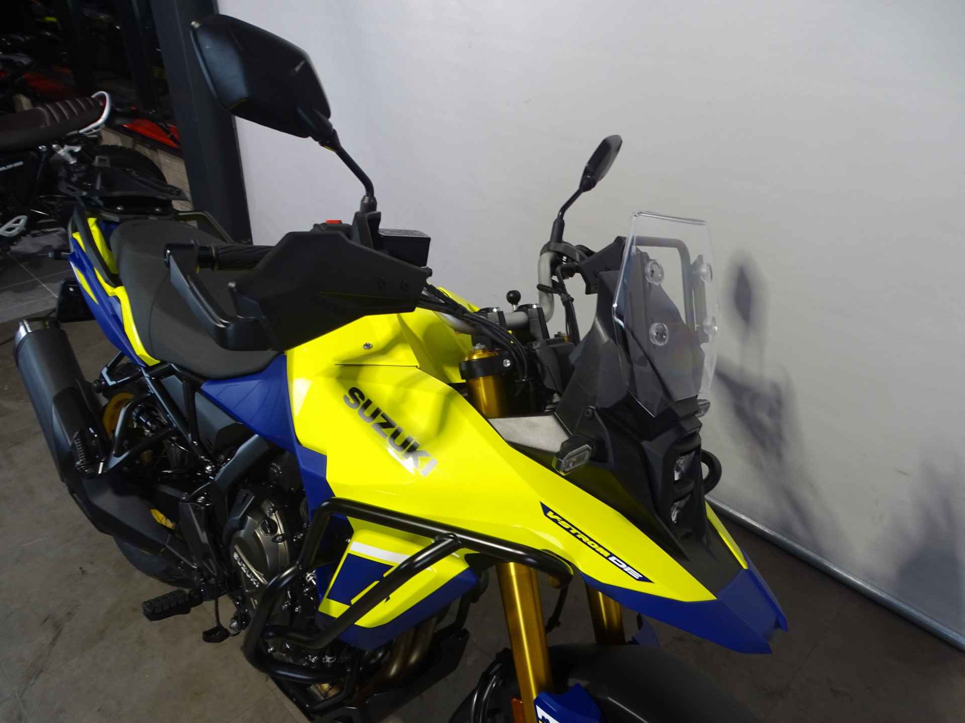 Suzuki DL 800 DE V-STROM - 2/9