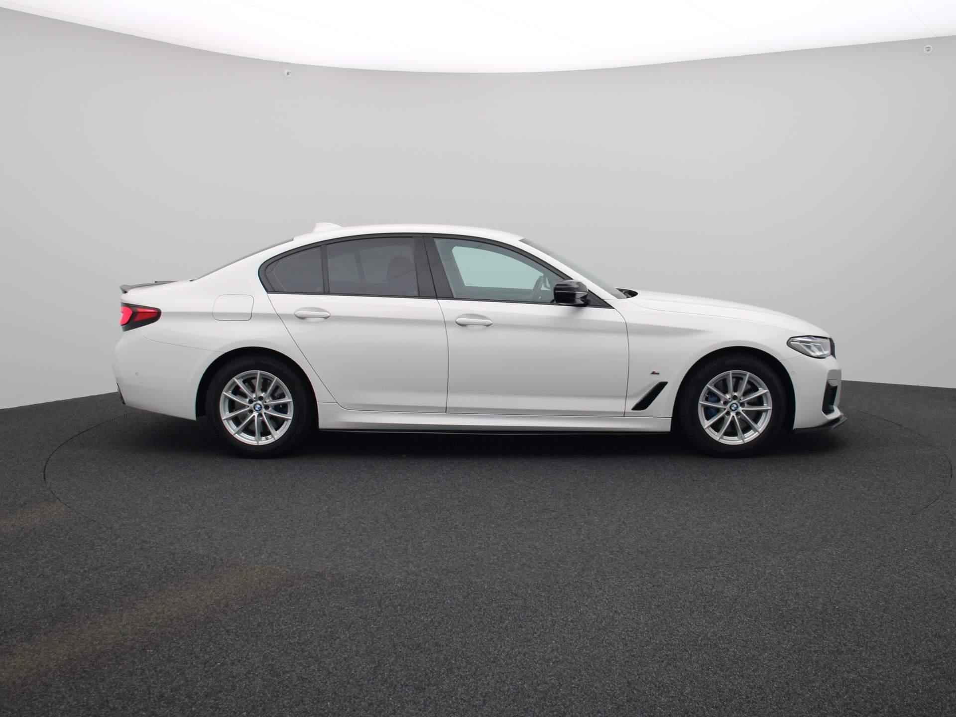 BMW 5-serie 530e High Executive | M-pakket | Navigatie | Shadow Line | Camera | Parkeersensoren  | Head up Display | Laser LED verlichting | - 6/51