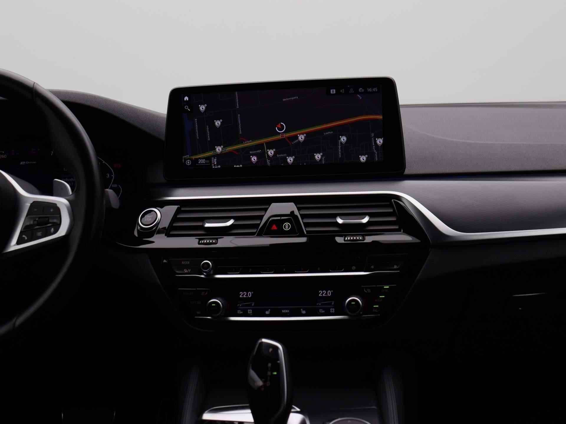 BMW 5-serie 530e High Executive | M-pakket | Navigatie | Shadow Line | Camera | Parkeersensoren  | Head up Display | Laser LED verlichting | - 9/51