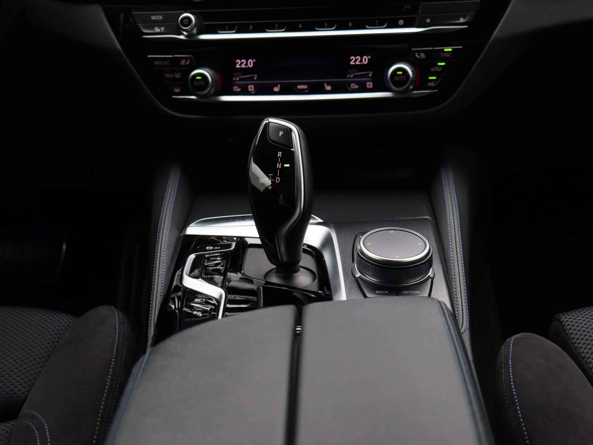 BMW 5-serie 530e High Executive | M-pakket | Navigatie | Shadow Line | Camera | Parkeersensoren  | Head up Display | Laser LED verlichting | - 10/51