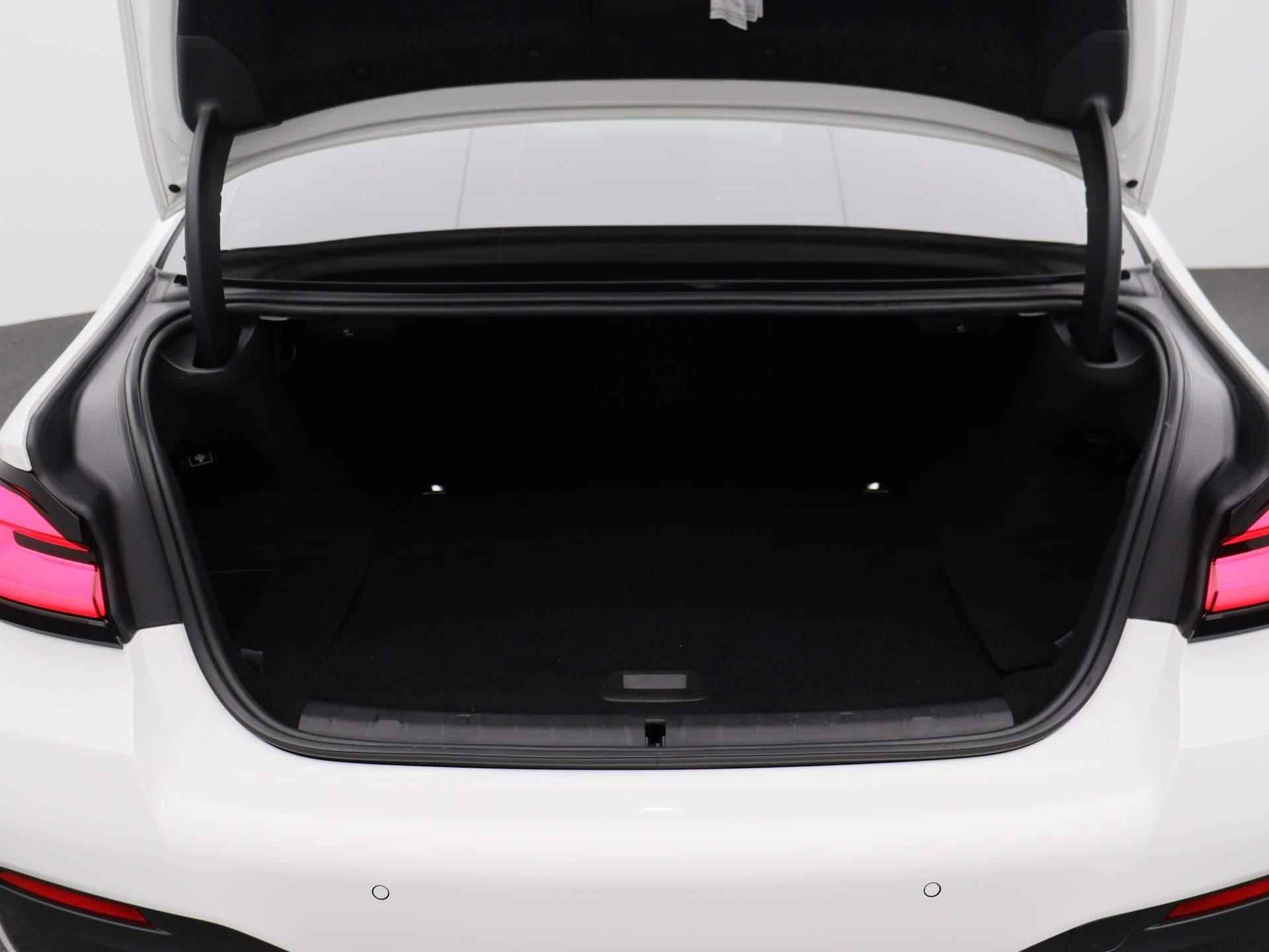 BMW 5-serie 530e High Executive | M-pakket | Navigatie | Shadow Line | Camera | Parkeersensoren  | Head up Display | Laser LED verlichting | - 14/51