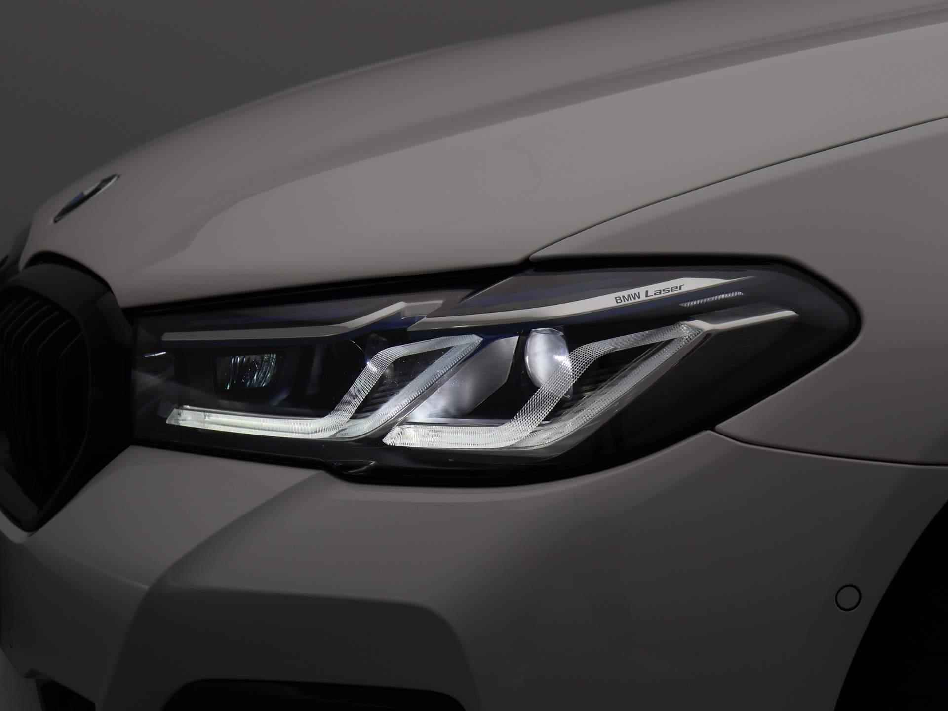 BMW 5-serie 530e High Executive | M-pakket | Navigatie | Shadow Line | Camera | Parkeersensoren  | Head up Display | Laser LED verlichting | - 16/51
