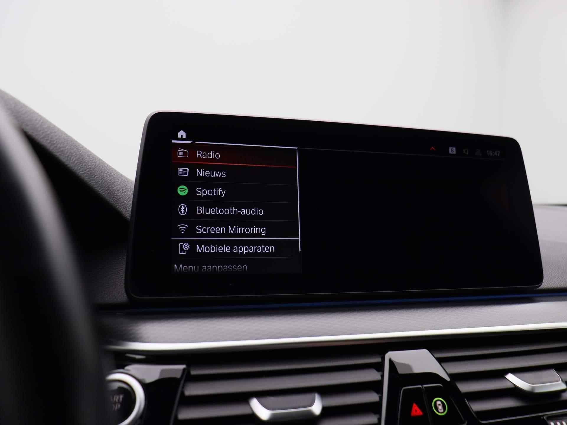 BMW 5-serie 530e High Executive | M-pakket | Navigatie | Shadow Line | Camera | Parkeersensoren  | Head up Display | Laser LED verlichting | - 30/51