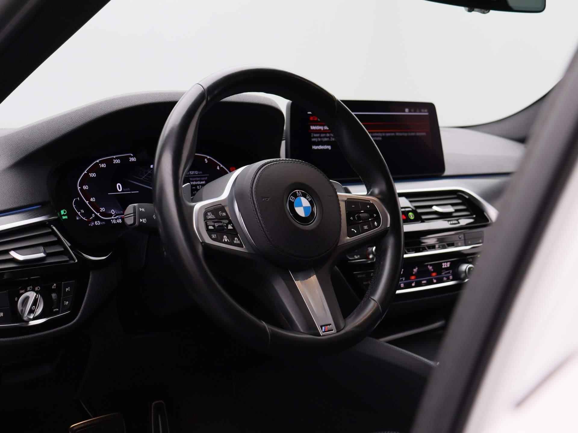 BMW 5-serie 530e High Executive | M-pakket | Navigatie | Shadow Line | Camera | Parkeersensoren  | Head up Display | Laser LED verlichting | - 39/51