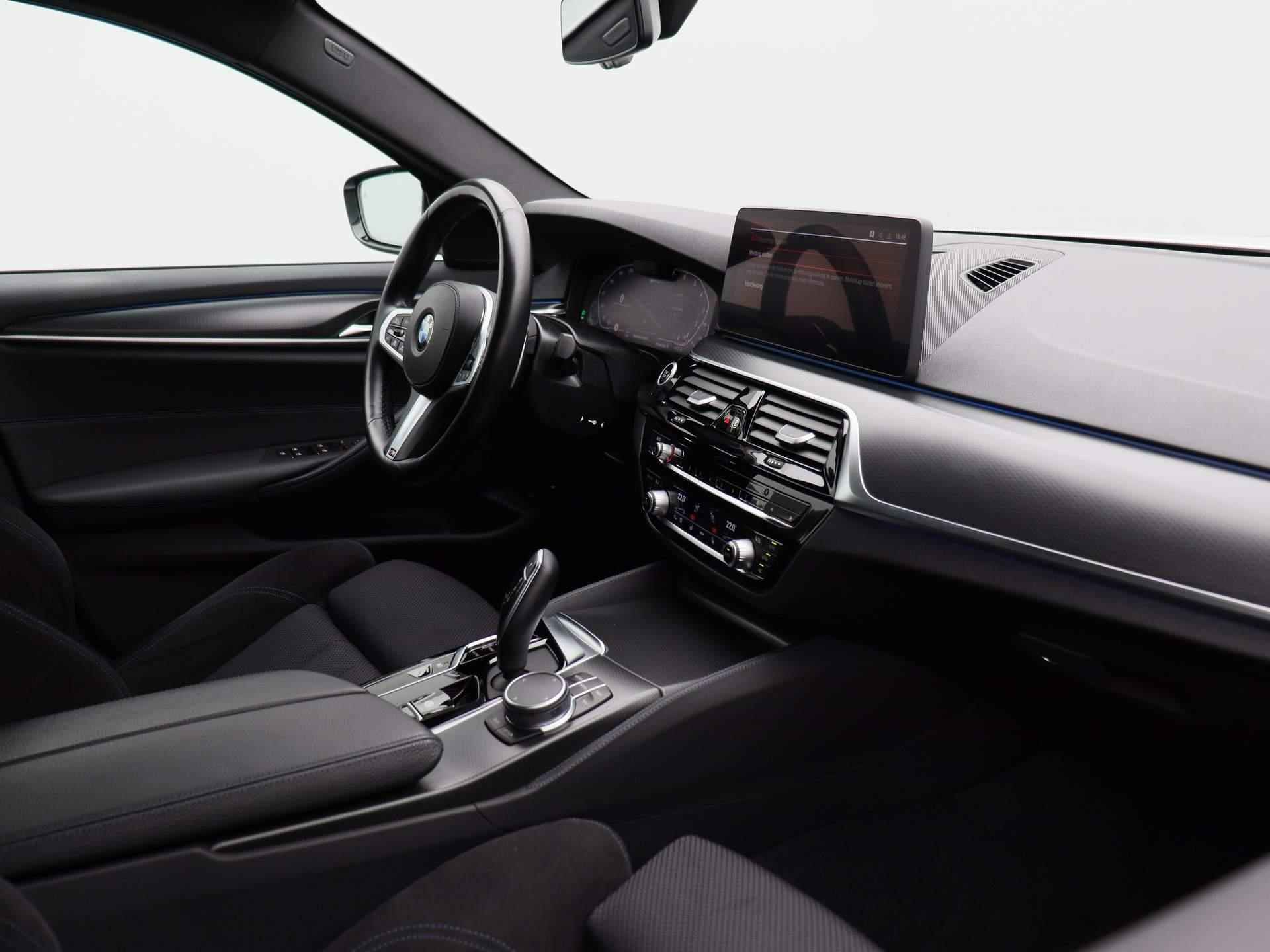 BMW 5-serie 530e High Executive | M-pakket | Navigatie | Shadow Line | Camera | Parkeersensoren  | Head up Display | Laser LED verlichting | - 42/51