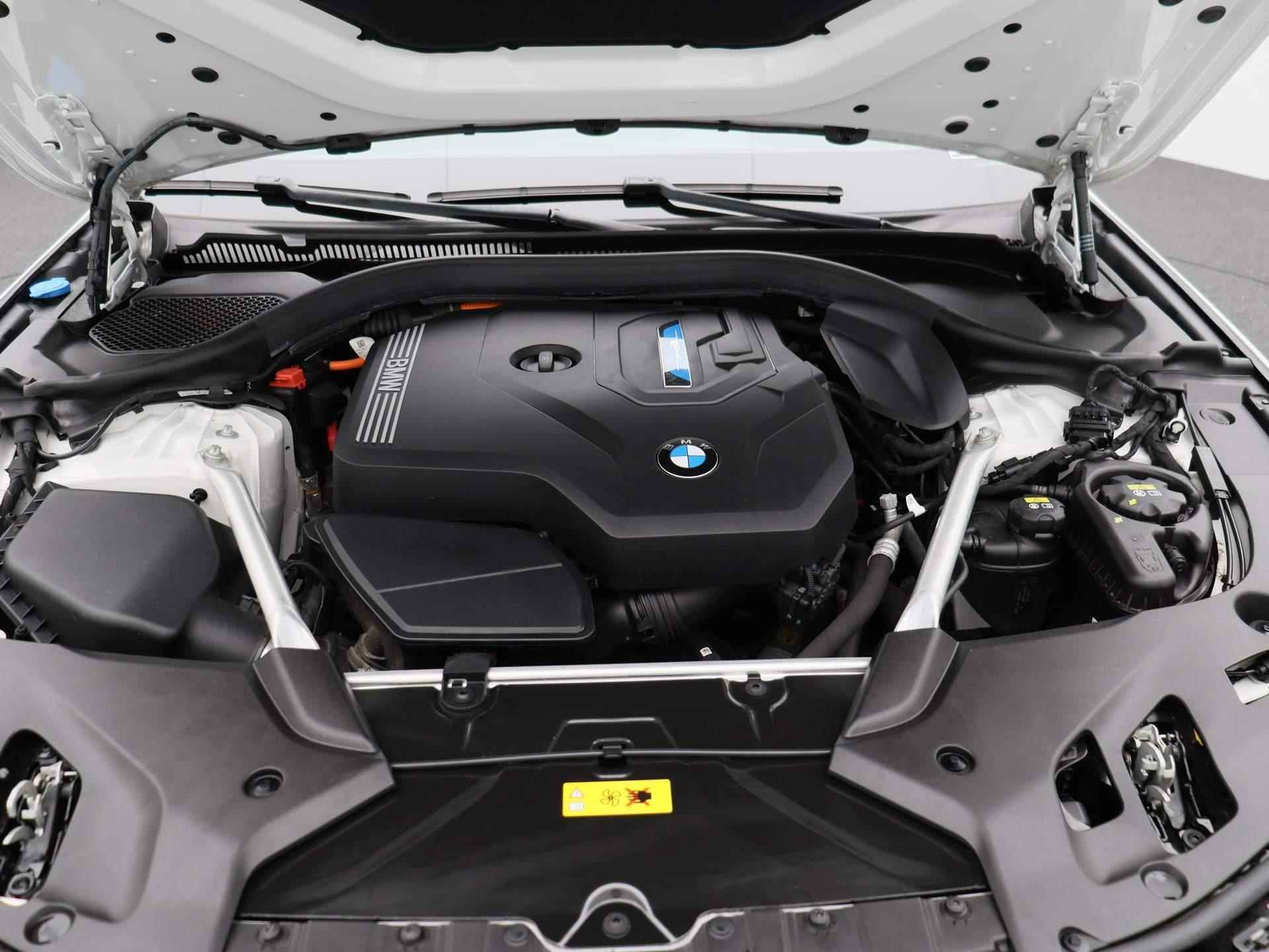 BMW 5-serie 530e High Executive | M-pakket | Navigatie | Shadow Line | Camera | Parkeersensoren  | Head up Display | Laser LED verlichting | - 46/51
