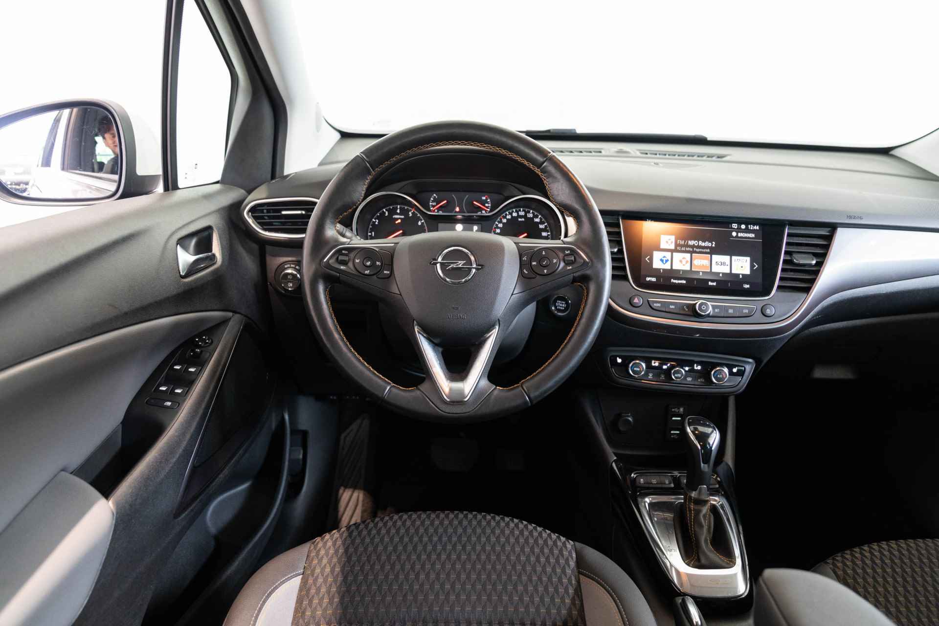 Opel Crossland X 1.2 Turbo Innovation | Automaat | Stoel & Stuurverwarming | Voorruit Verwarming | Trekhaak | Navi | Climate Controle | - 33/34