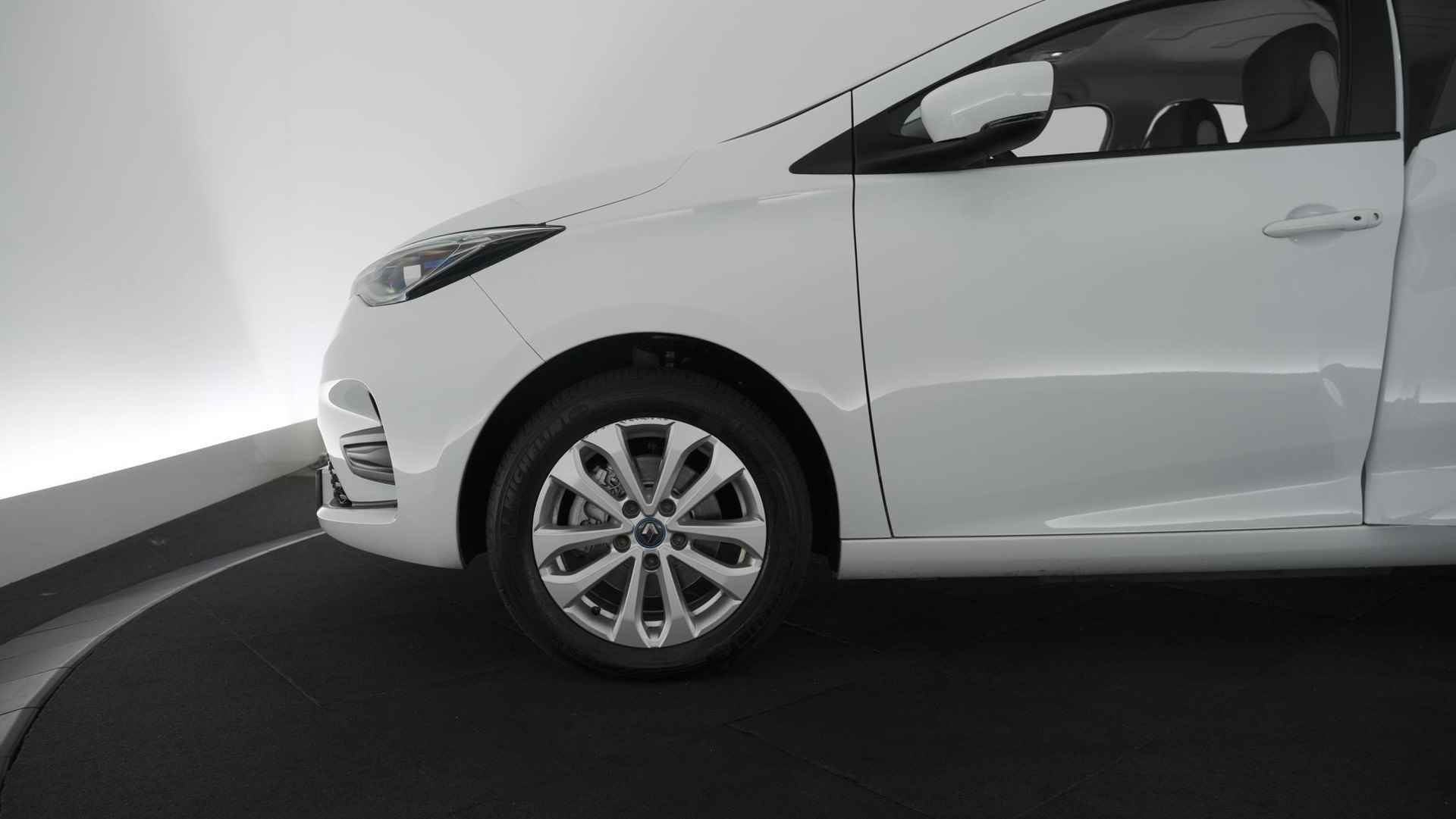 Renault ZOE R110 Limited 50 | €2.000 Subsidie | Koopaccu | Camera | Navigatie | Parkeersensoren | Winterpakket | Allseason Banden - 24/65