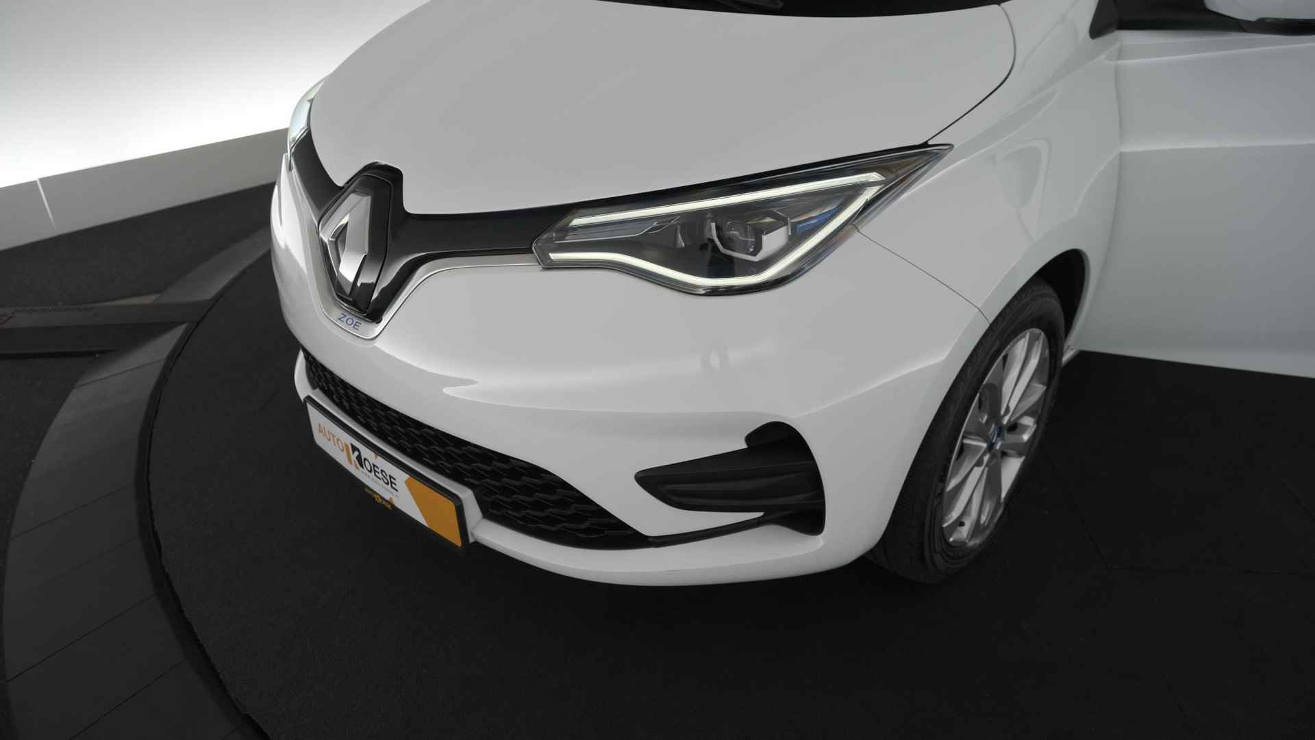Renault ZOE R110 Limited 50 | €2.000 Subsidie | Koopaccu | Camera | Navigatie | Parkeersensoren | Winterpakket | Allseason Banden - 56/65