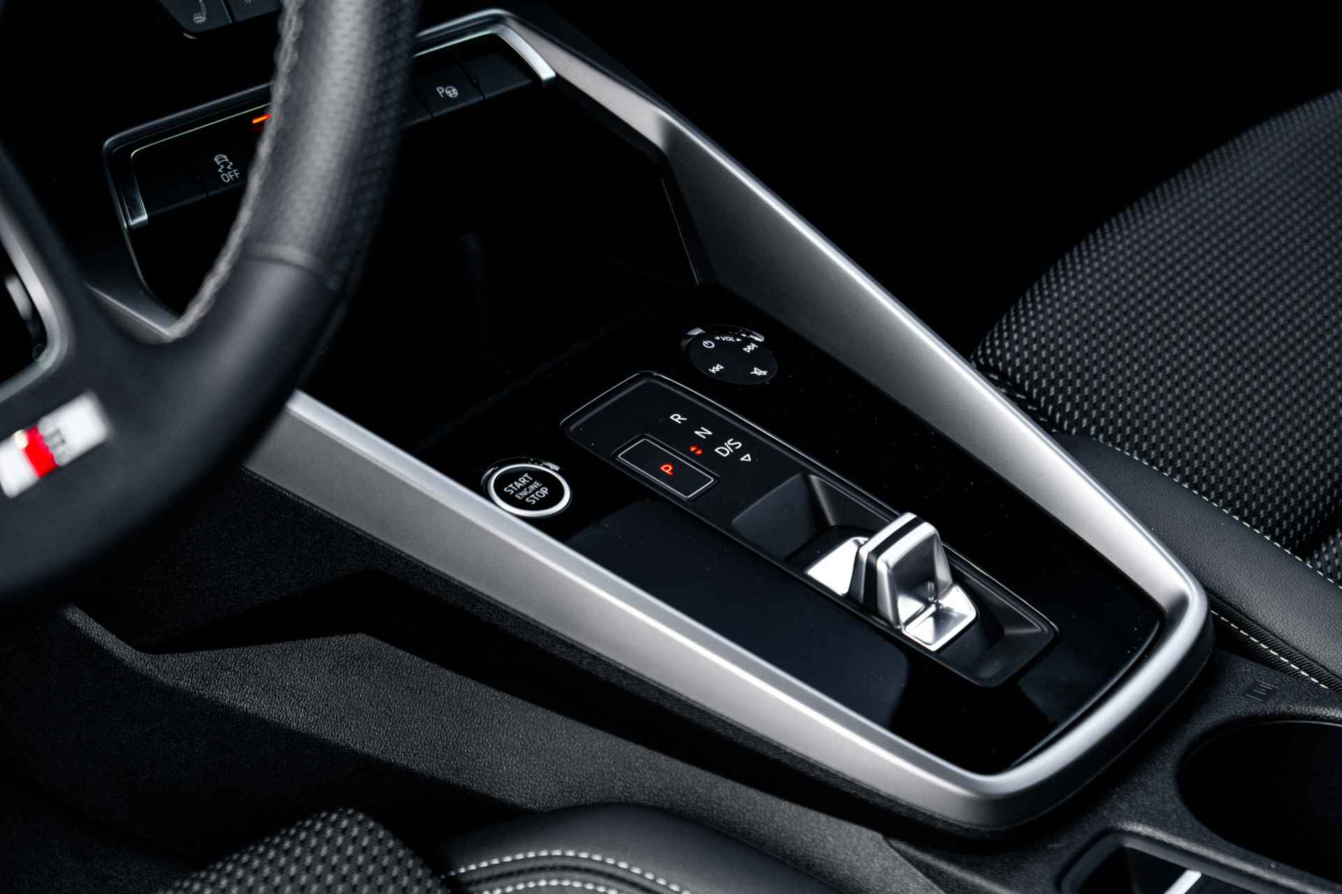 Audi A3 Sportback 30TFSI 110PK S edition | Stoelverwarming | Parkeersensoren Voor & Achter | Automatisch Dimmende Binnenspiegel | - 14/65