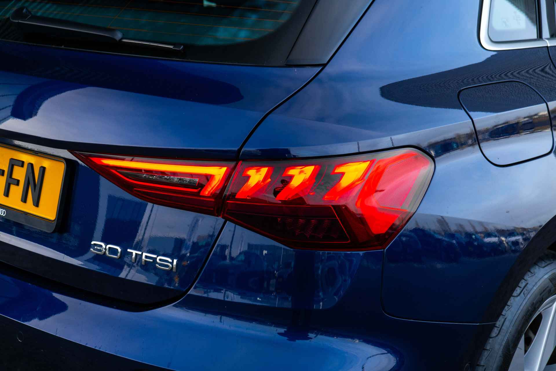 Audi A3 Sportback 30TFSI 110PK S edition | Stoelverwarming | Parkeersensoren Voor & Achter | Automatisch Dimmende Binnenspiegel | - 25/65