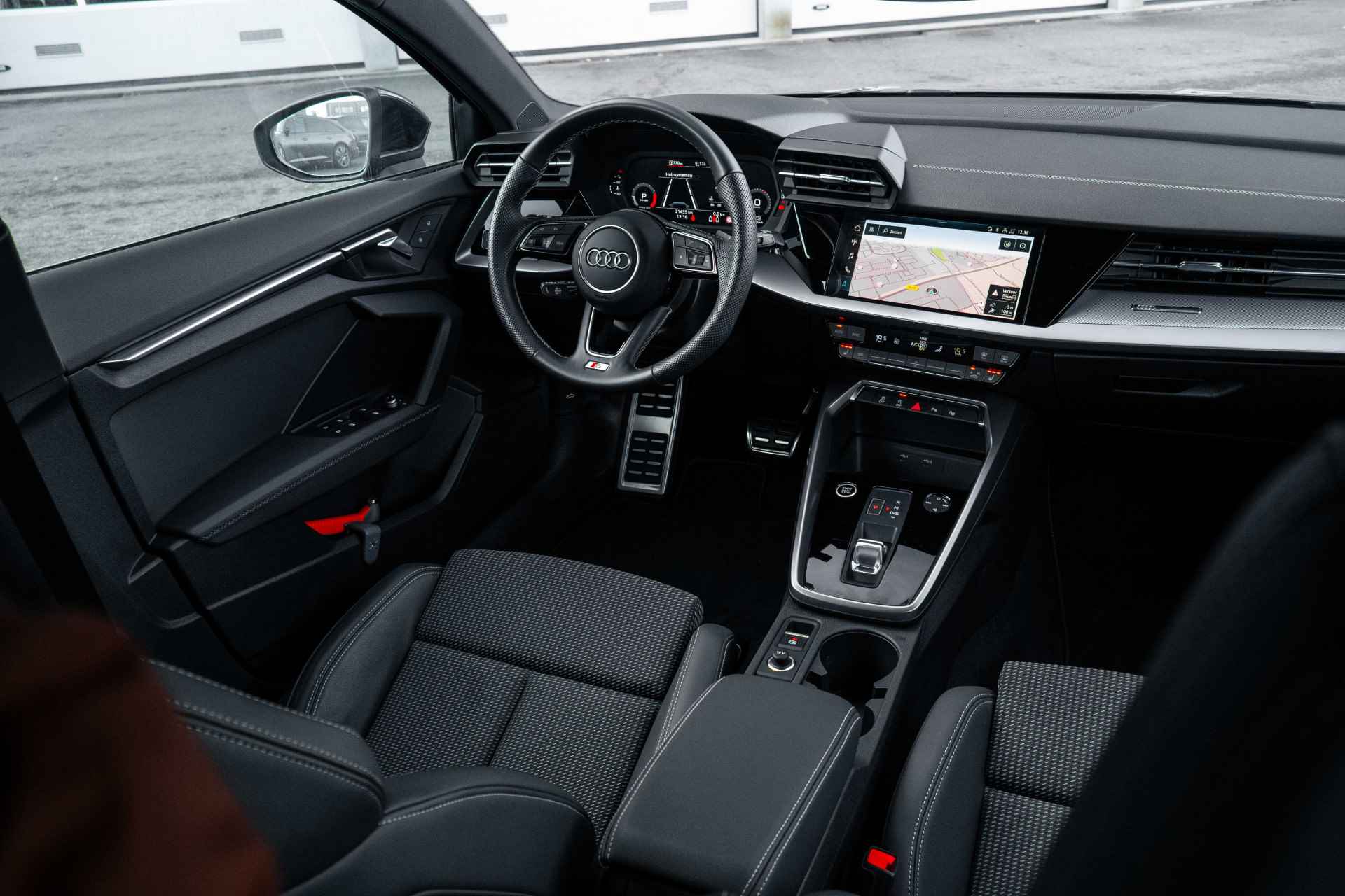 Audi A3 Sportback 30TFSI 110PK S edition | Stoelverwarming | Parkeersensoren Voor & Achter | Automatisch Dimmende Binnenspiegel | - 42/65