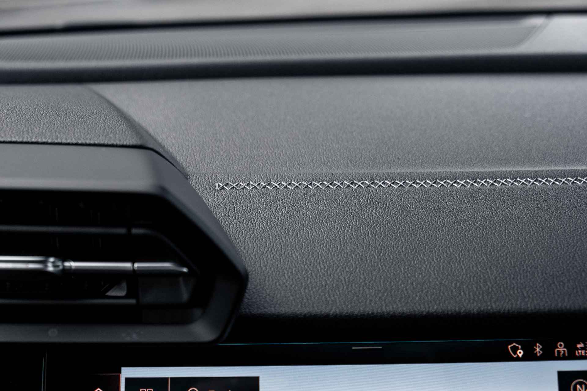 Audi A3 Sportback 30TFSI 110PK S edition | Stoelverwarming | Parkeersensoren Voor & Achter | Automatisch Dimmende Binnenspiegel | - 55/65
