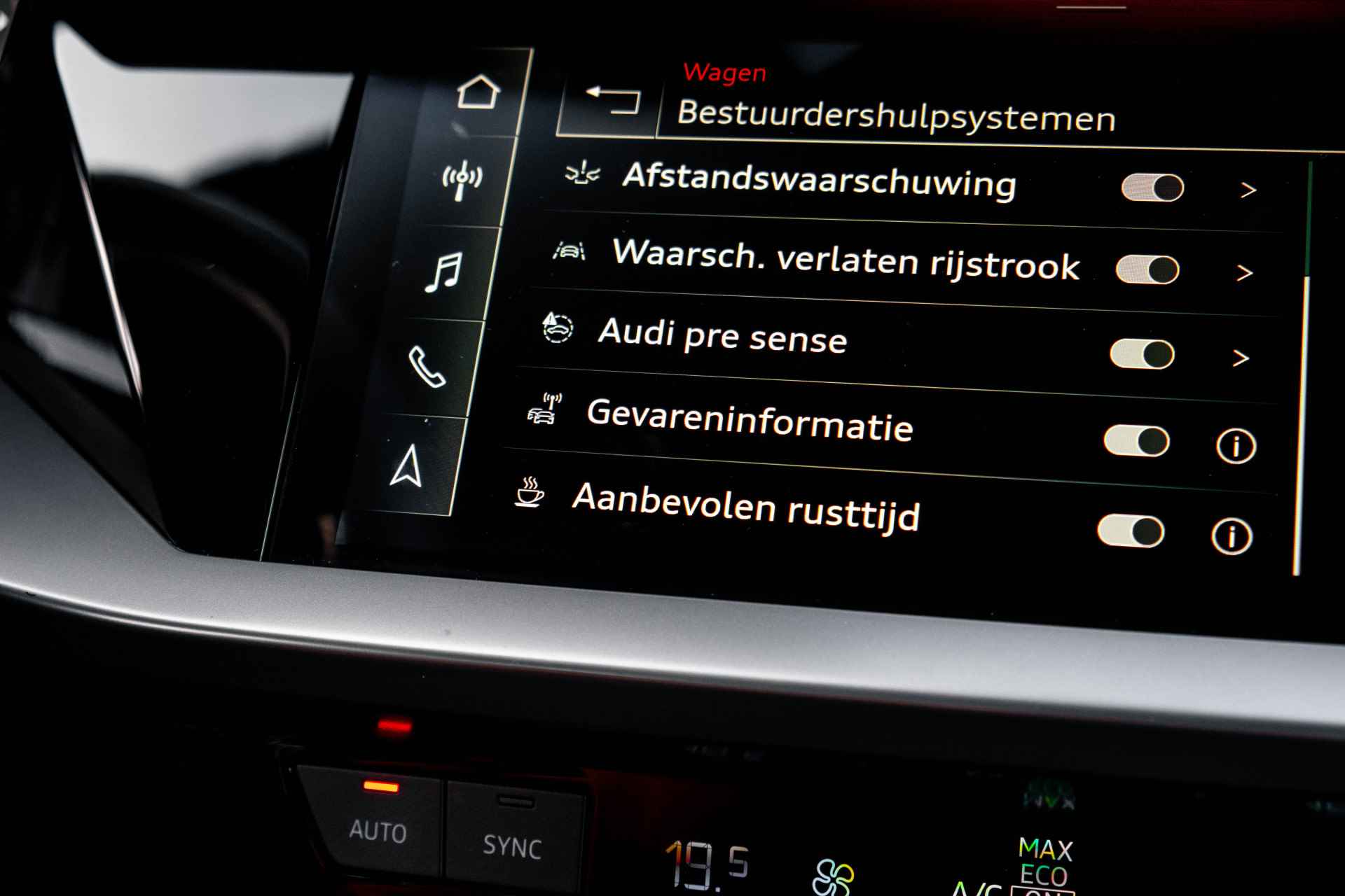 Audi A3 Sportback 30TFSI 110PK S edition | Stoelverwarming | Parkeersensoren Voor & Achter | Automatisch Dimmende Binnenspiegel | - 63/65